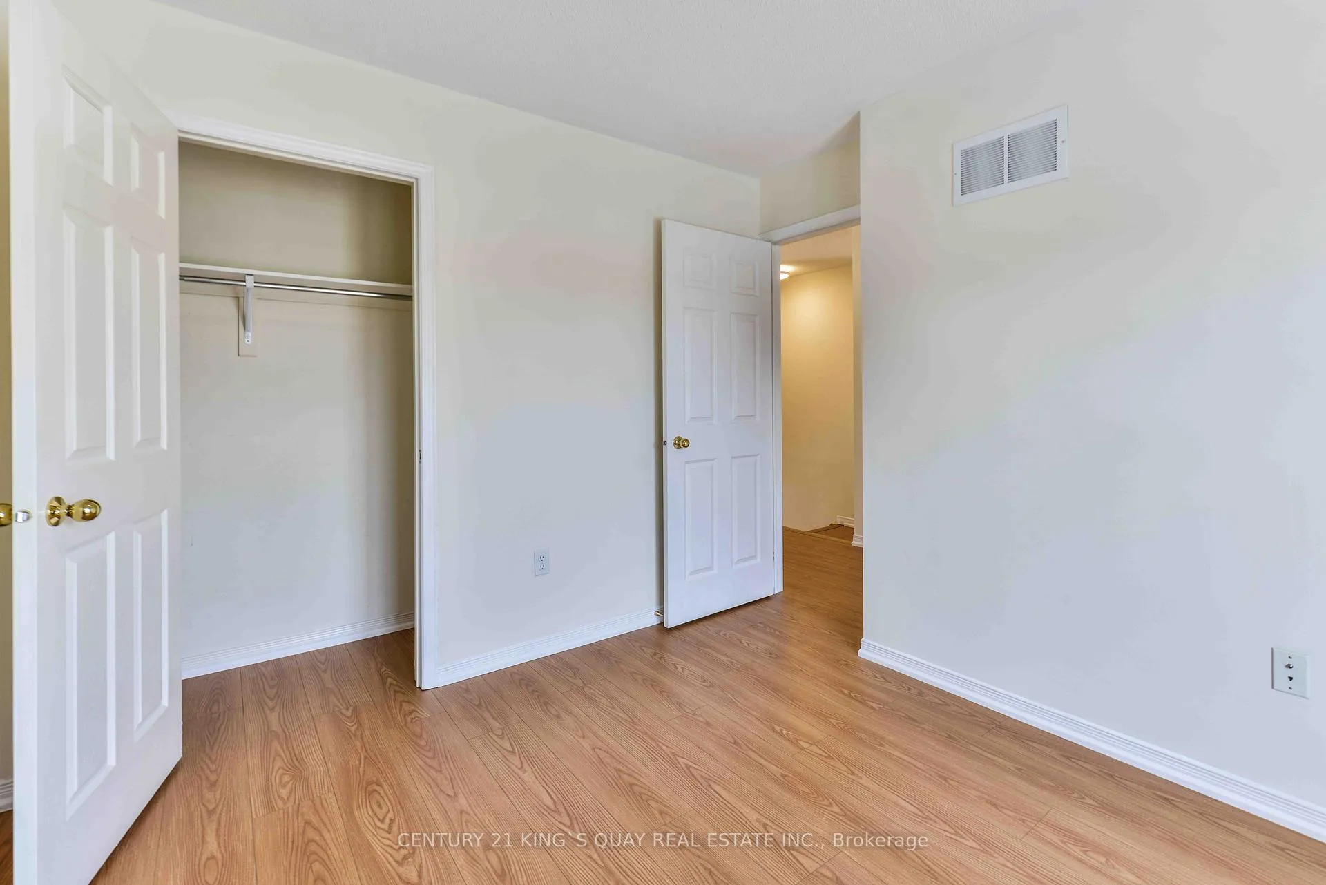 Photo 24 of 37 Prince Charles Way, Markham, Berczy — HOMEH