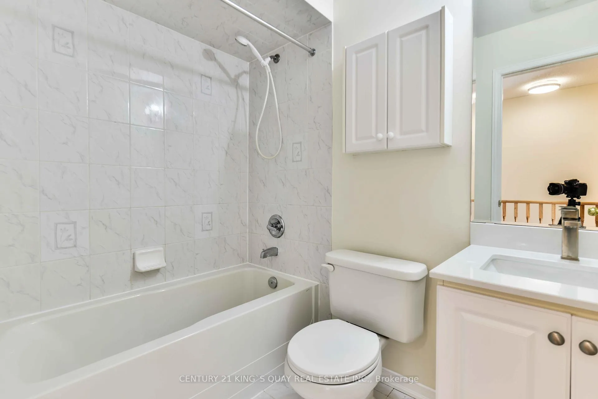 Photo 25 of 37 Prince Charles Way, Markham, Berczy — HOMEH