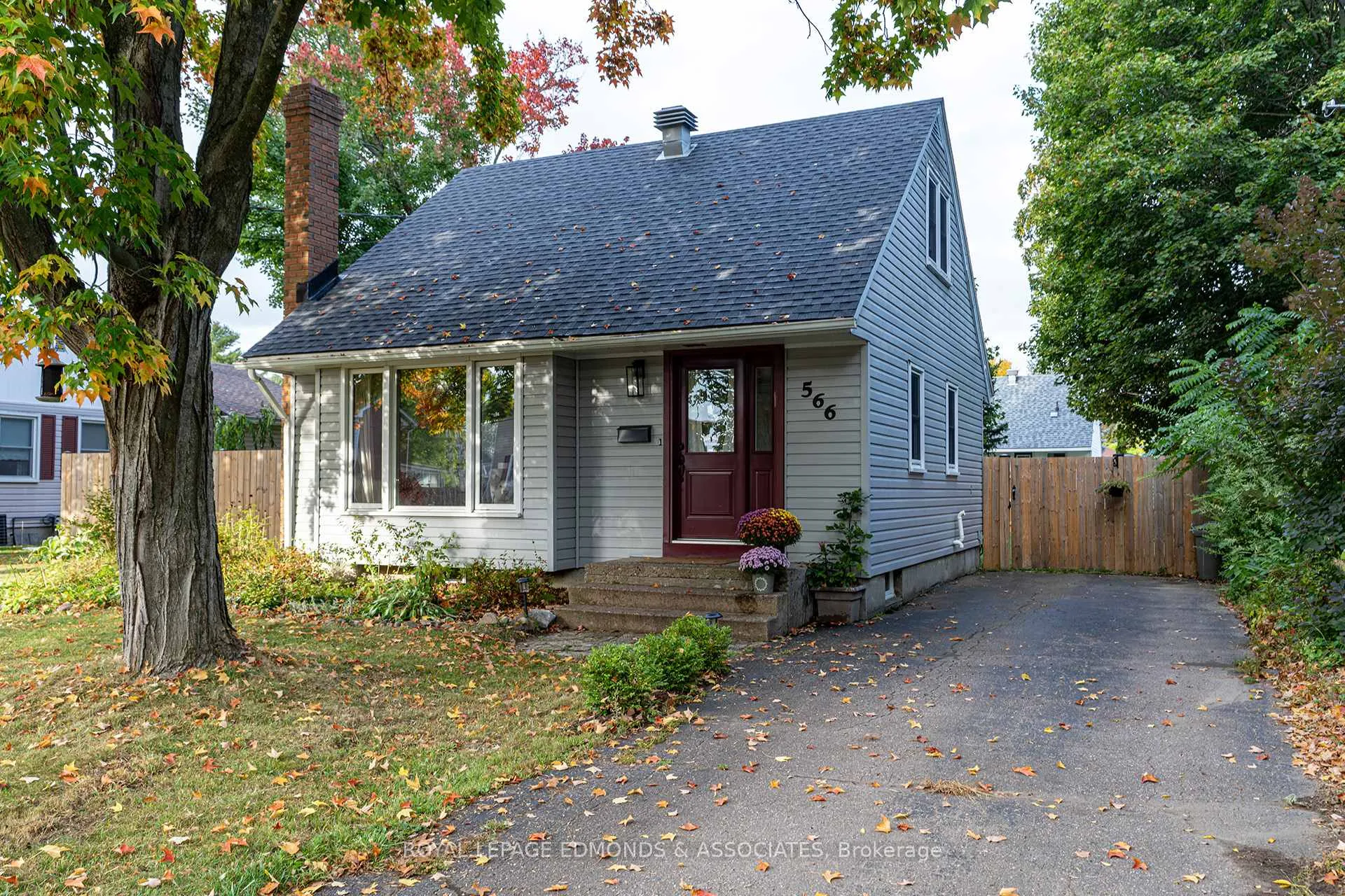 Photo 1 of 566 Elizabeth Street, Pembroke — HOMEH