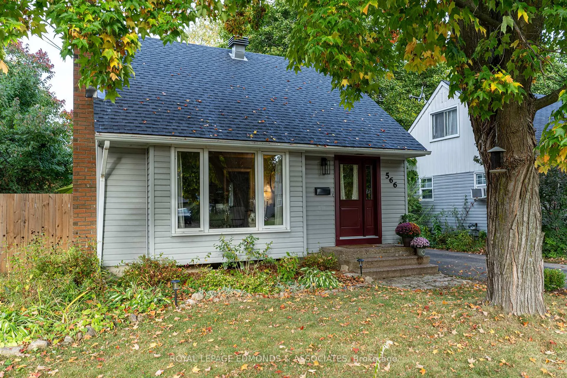 Photo 2 of 566 Elizabeth Street, Pembroke — HOMEH