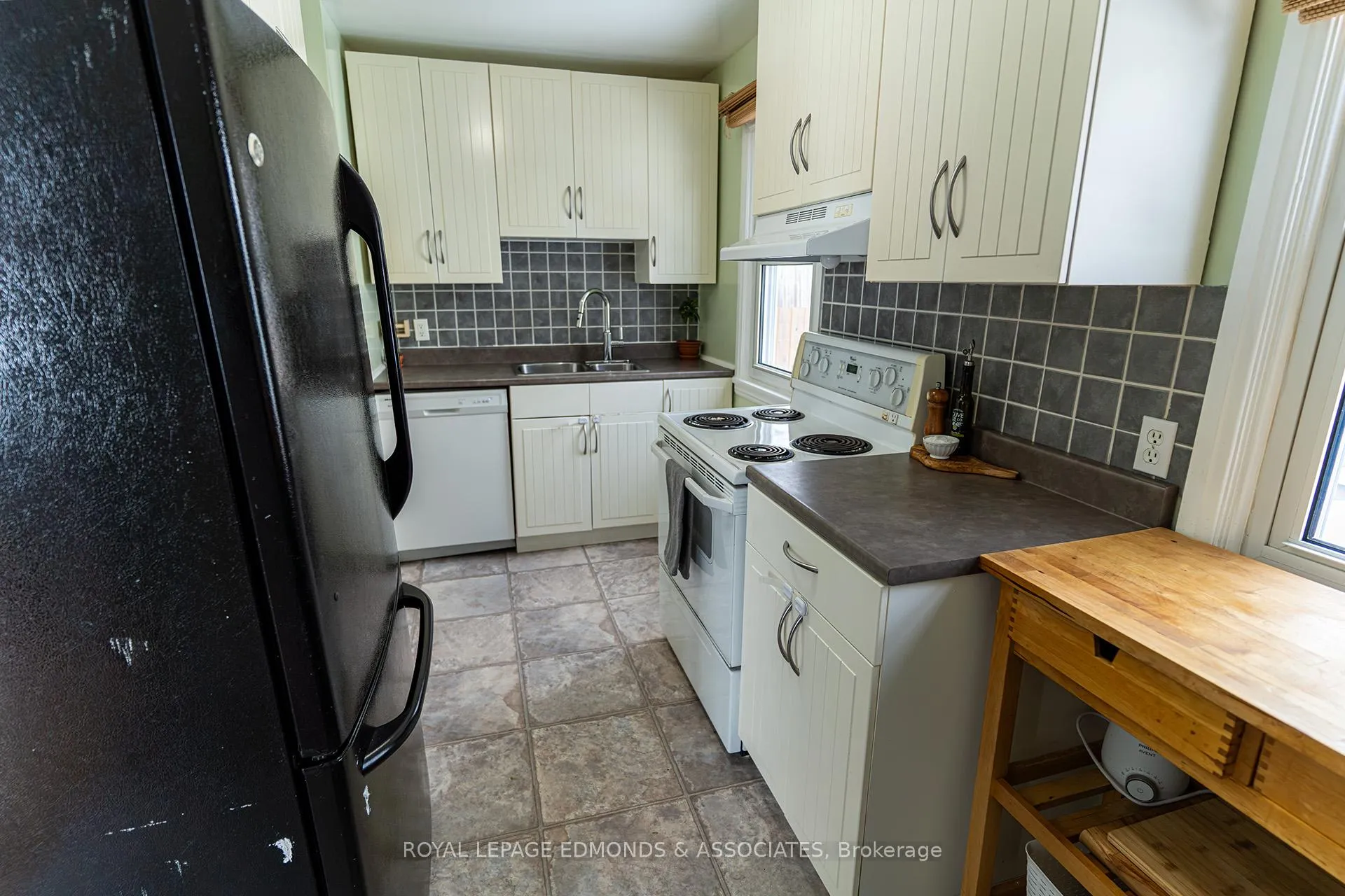 Photo 12 of 566 Elizabeth Street, Pembroke — HOMEH