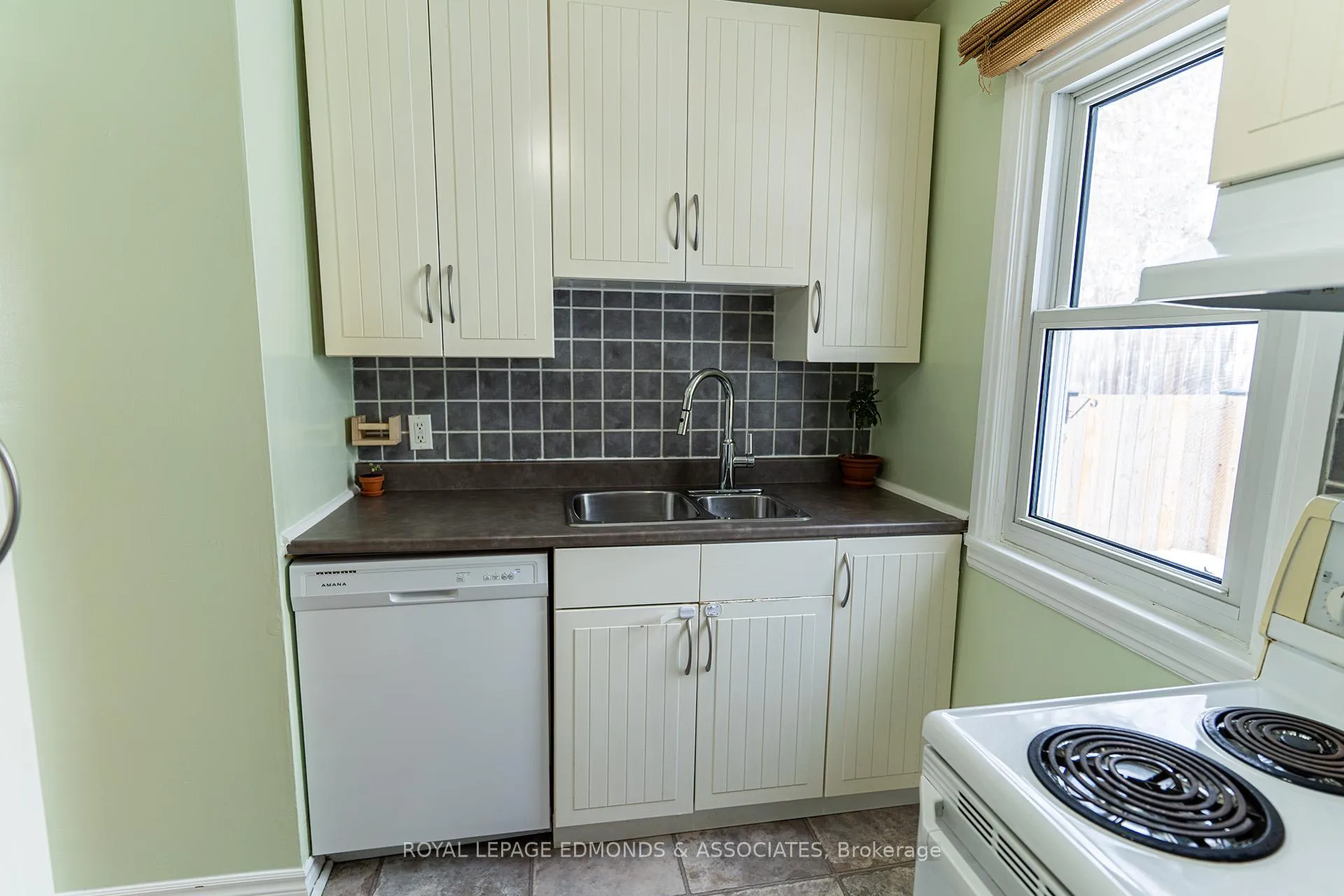 Photo 14 of 566 Elizabeth Street, Pembroke — HOMEH