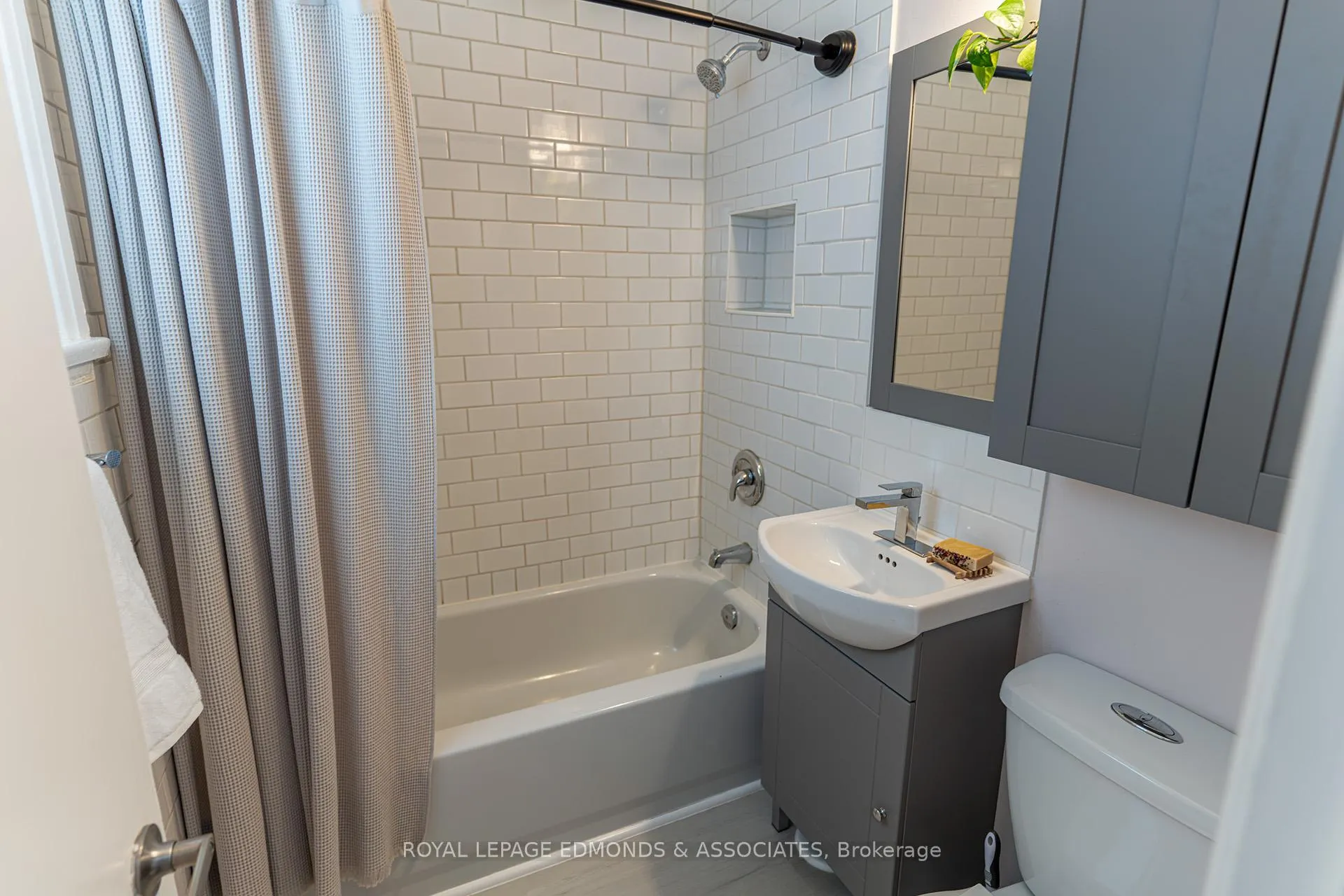 Photo 18 of 566 Elizabeth Street, Pembroke — HOMEH