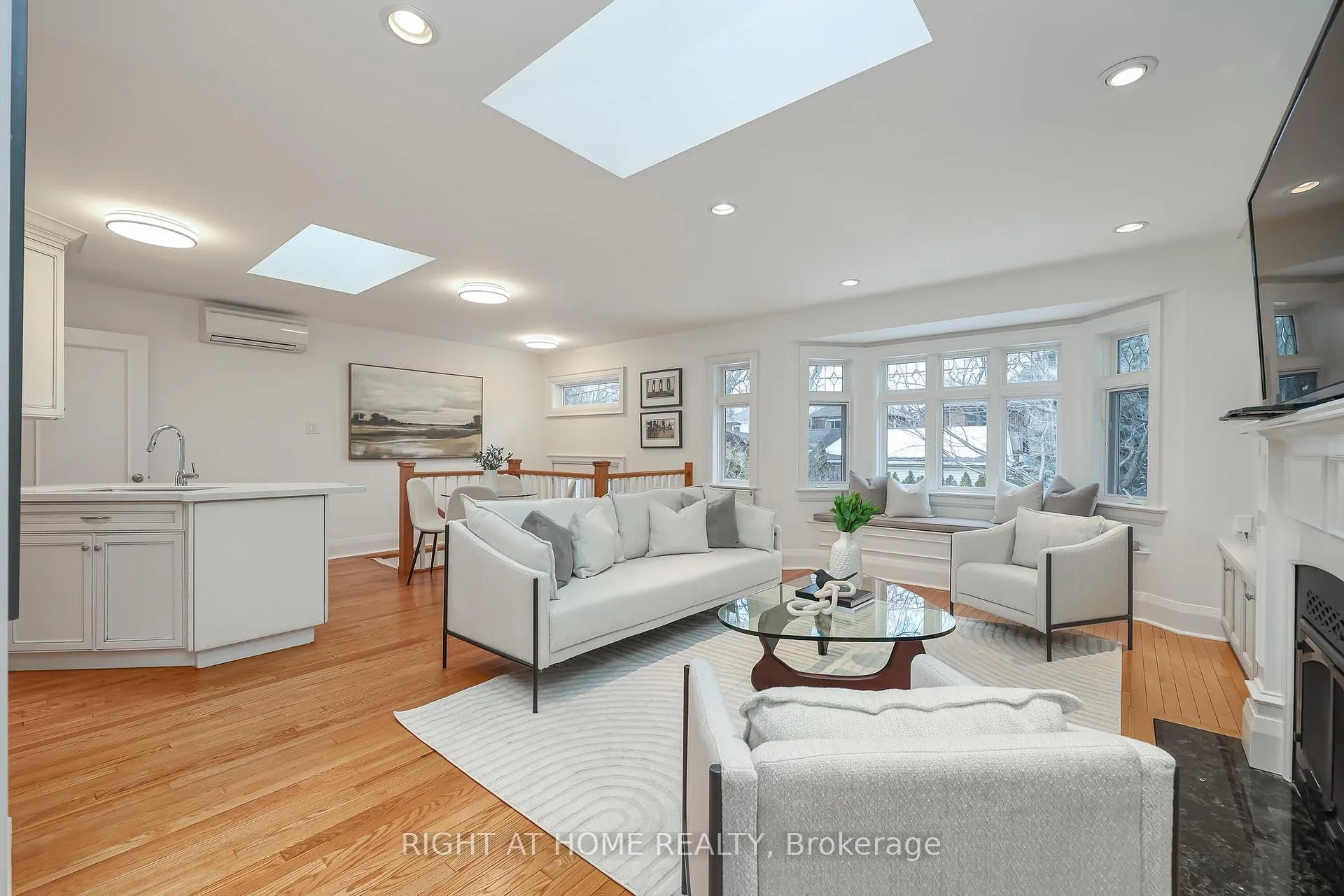 Photo 6 of 25 Fleming Crescent, Toronto, Leaside — HOMEH