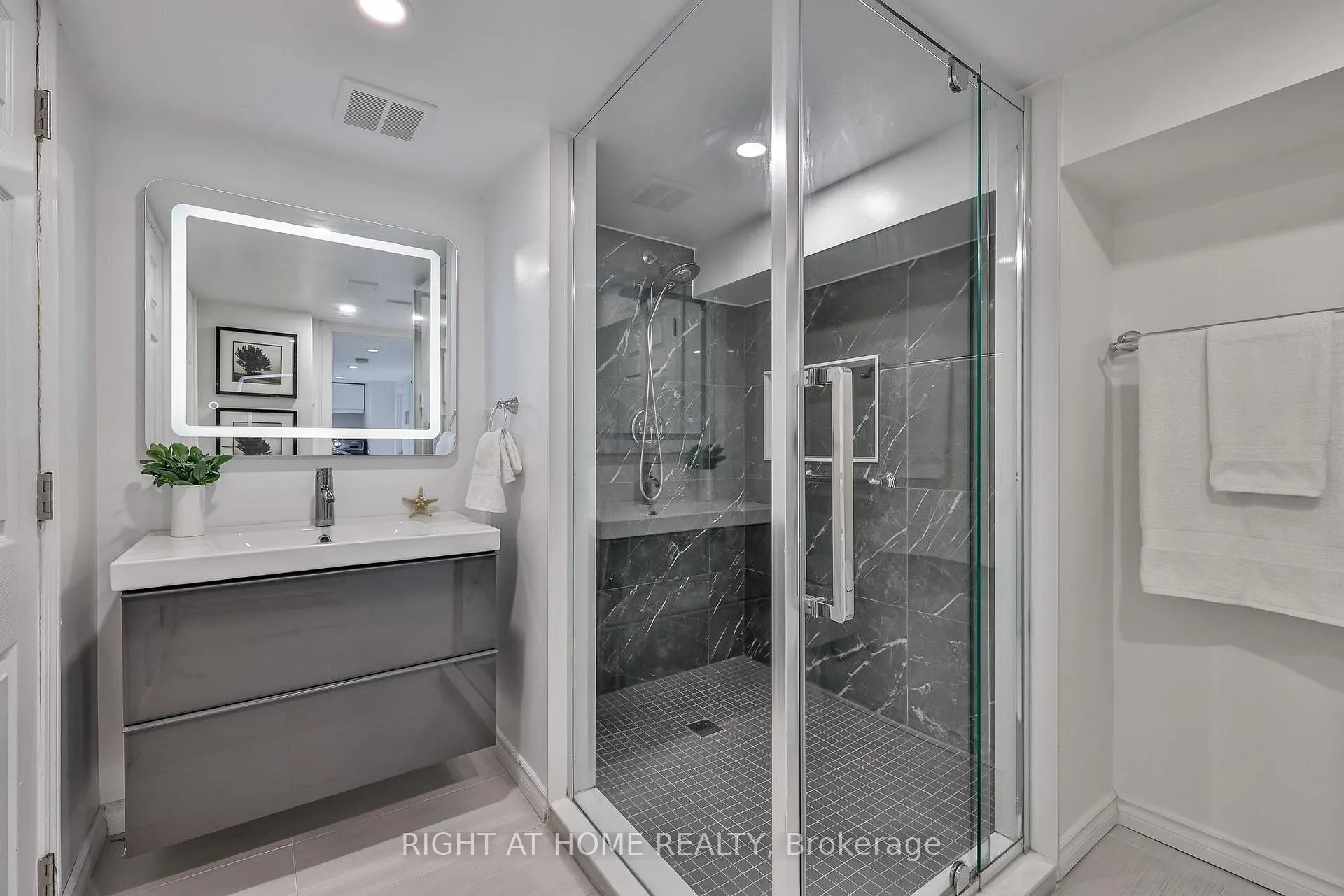 Photo 32 of 25 Fleming Crescent, Toronto, Leaside — HOMEH