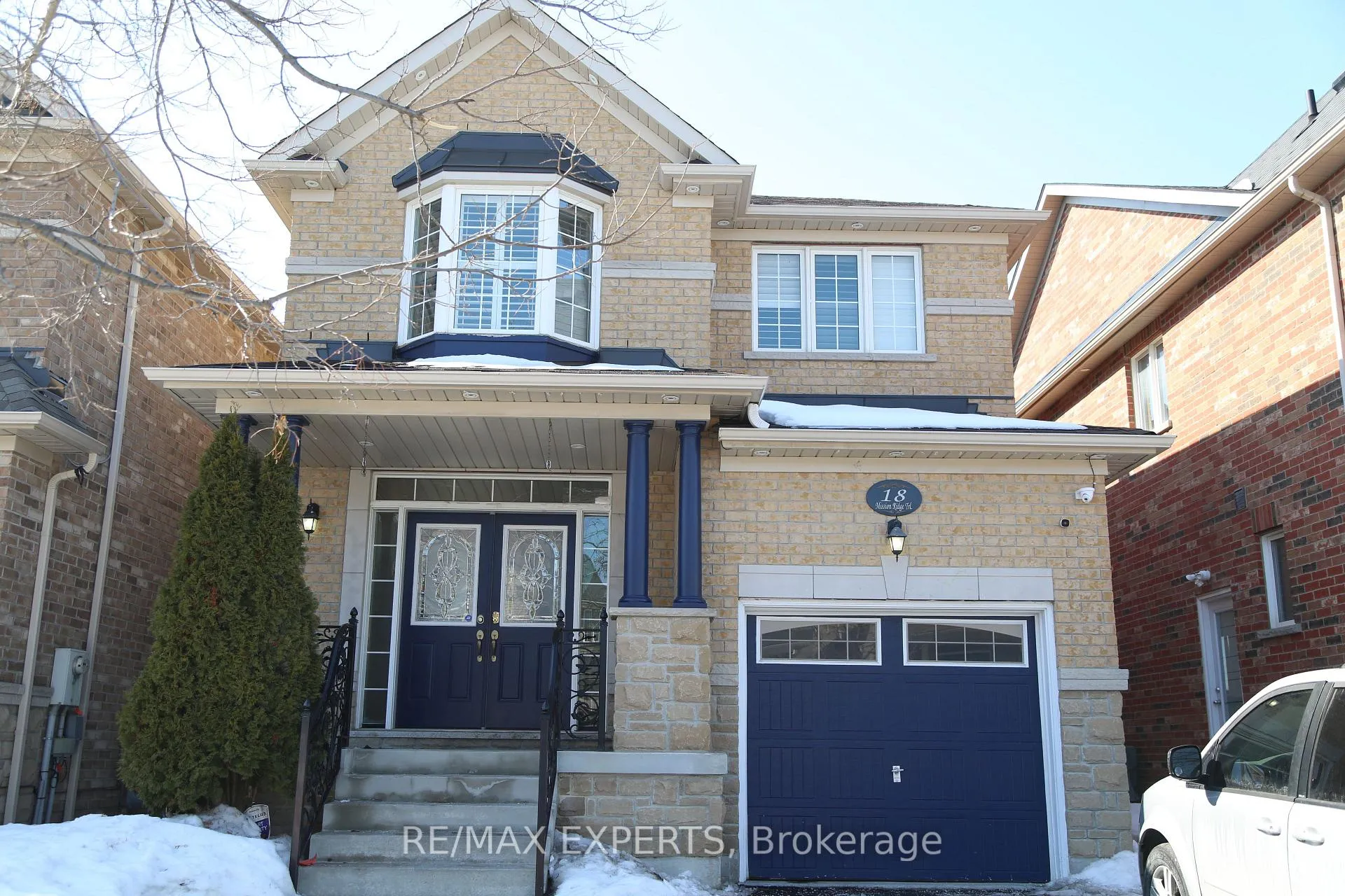 Photo 2 of 18 Mission Ridge Trail, Brampton, Bram East — HOMEH