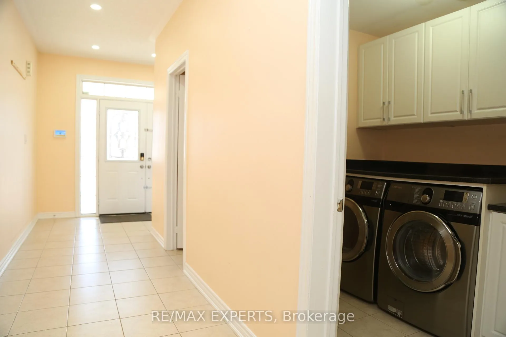 Photo 5 of 18 Mission Ridge Trail, Brampton, Bram East — HOMEH