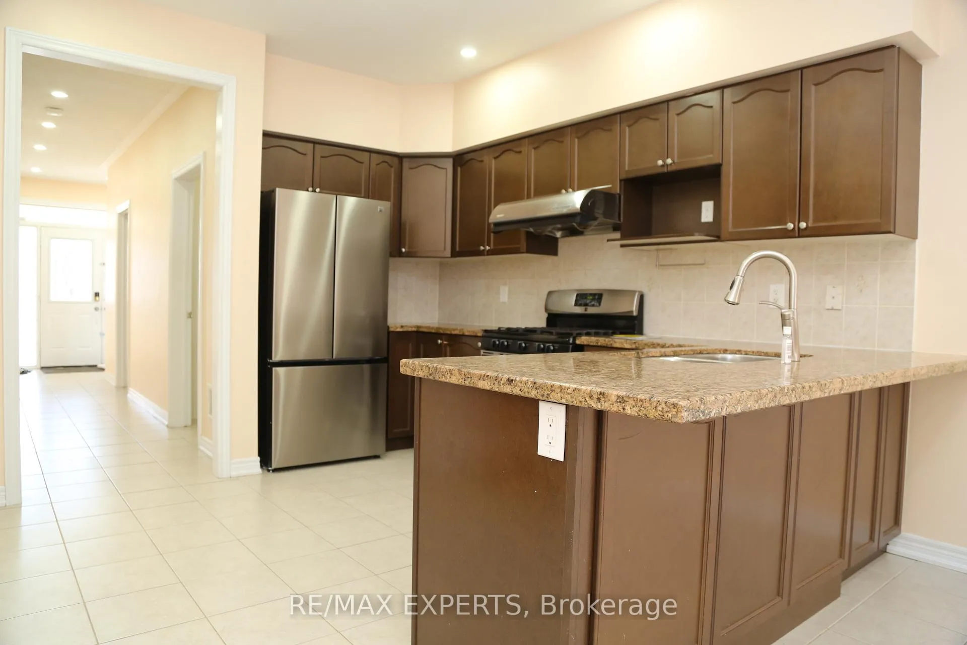 Photo 7 of 18 Mission Ridge Trail, Brampton, Bram East — HOMEH