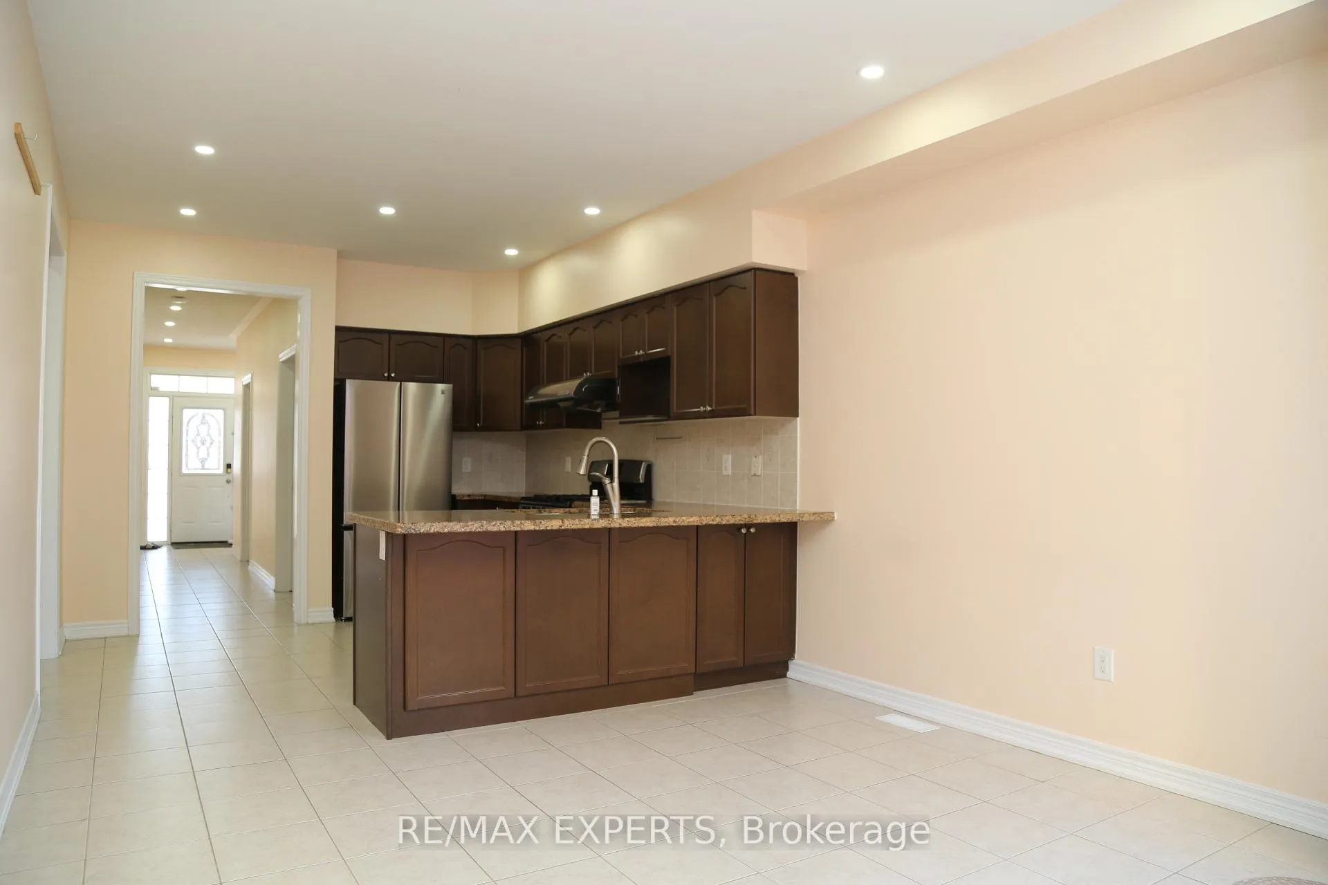 Photo 8 of 18 Mission Ridge Trail, Brampton, Bram East — HOMEH