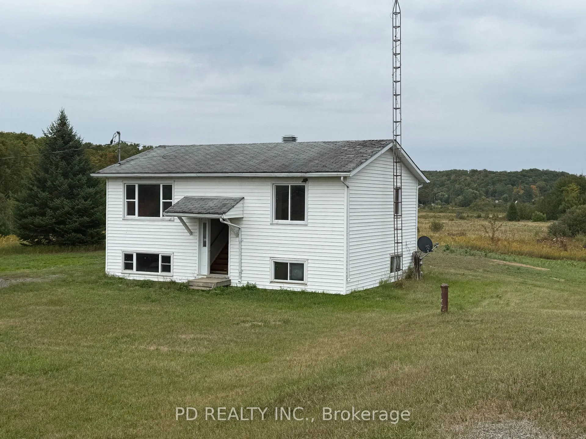 Photo 2 of 1251 Brock Road, Frontenac, Frontenac Centre — HOMEH