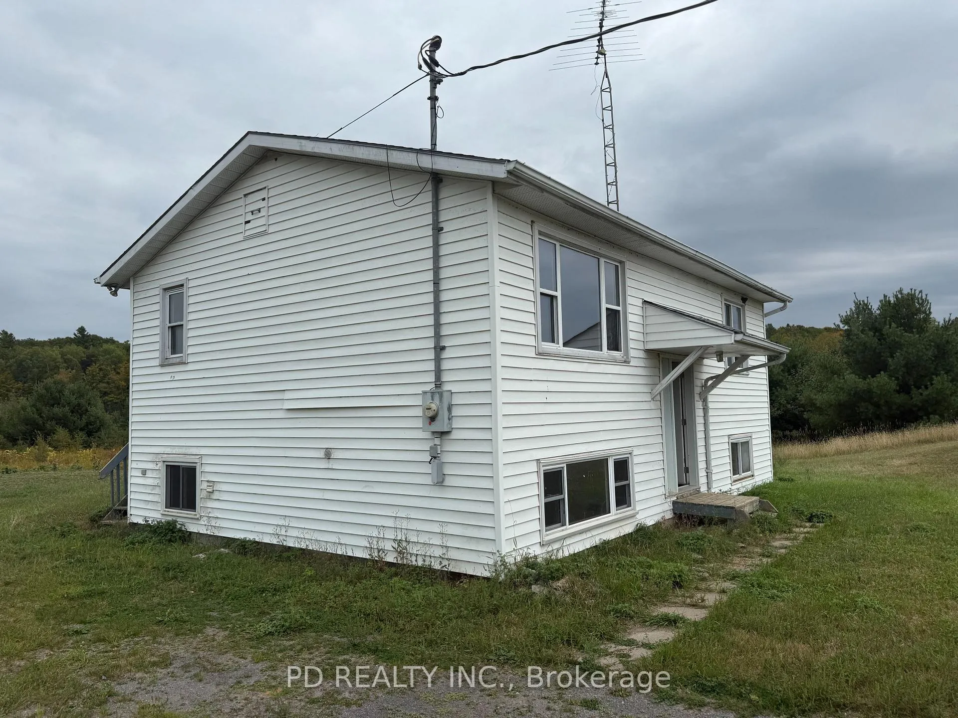 Photo 3 of 1251 Brock Road, Frontenac, Frontenac Centre — HOMEH