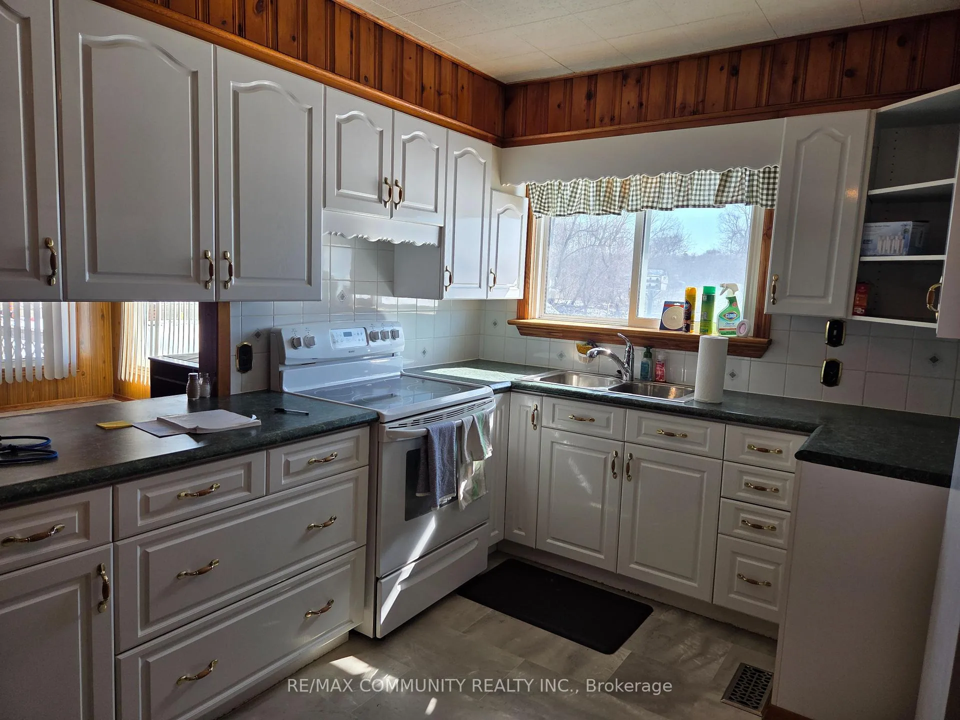 Photo 10 of 136 Wharf Street, Clarington, Bowmanville — HOMEH