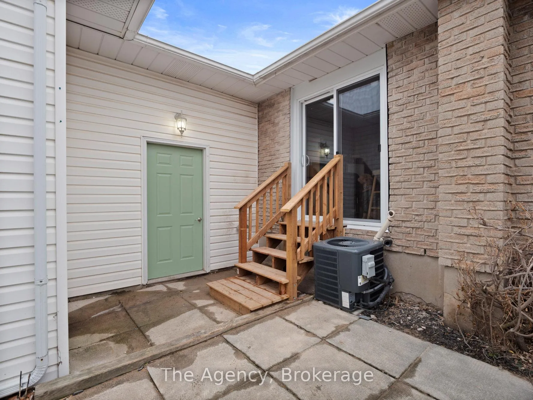 Photo 3 of 20 Brackencrest Road, St. Catharines, Secord Woods — HOMEH