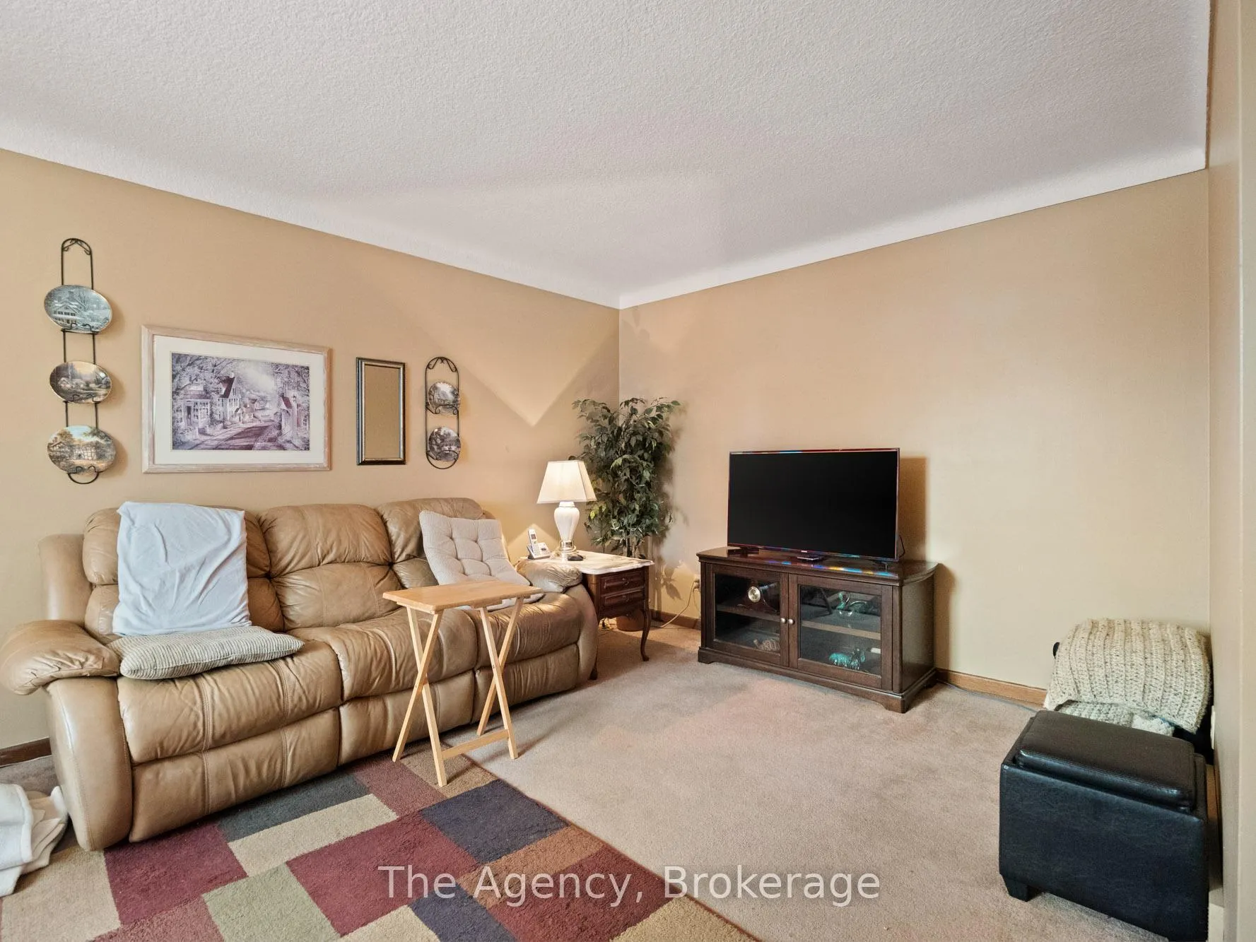 Photo 6 of 20 Brackencrest Road, St. Catharines, Secord Woods — HOMEH