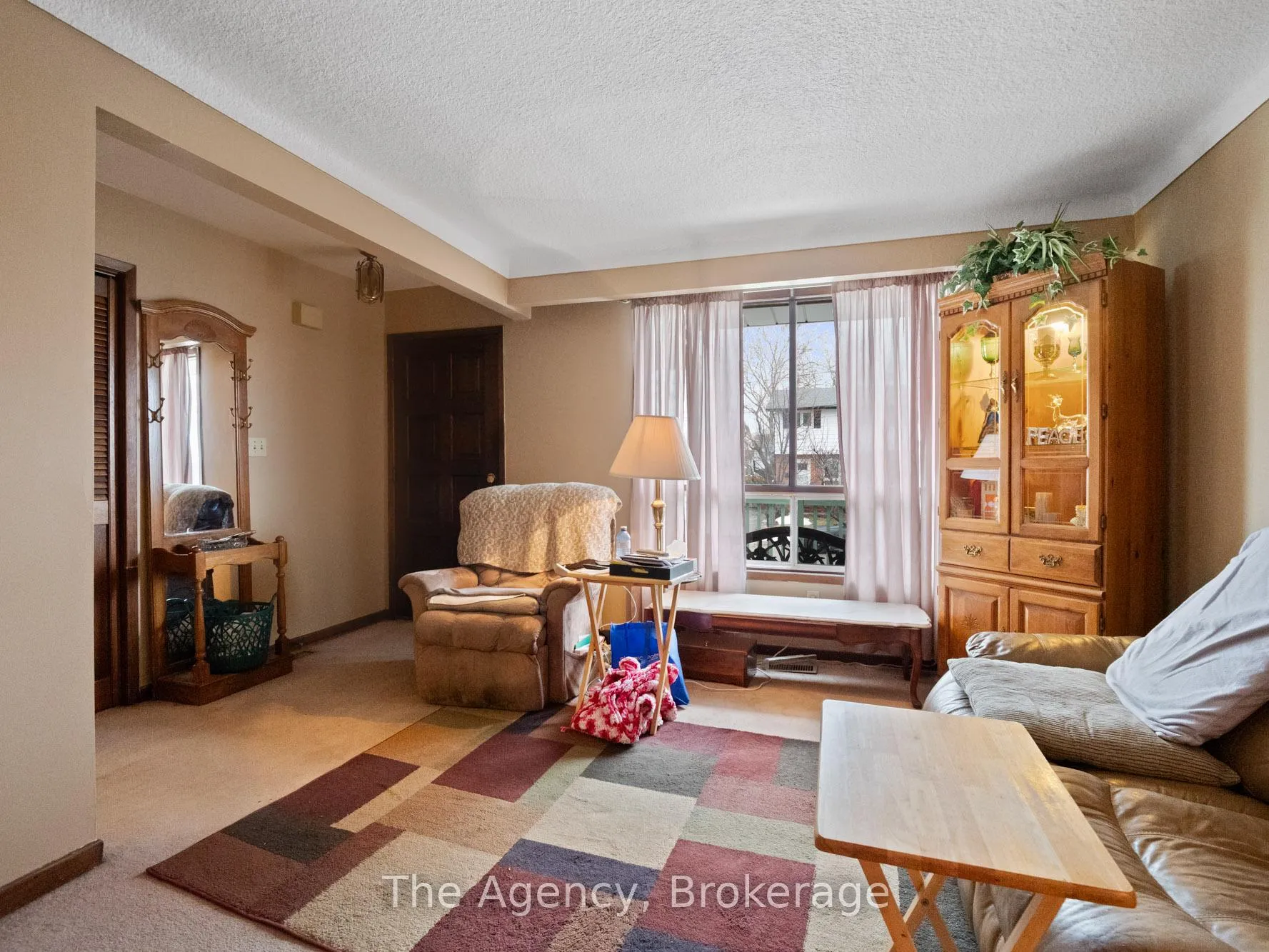 Photo 7 of 20 Brackencrest Road, St. Catharines, Secord Woods — HOMEH