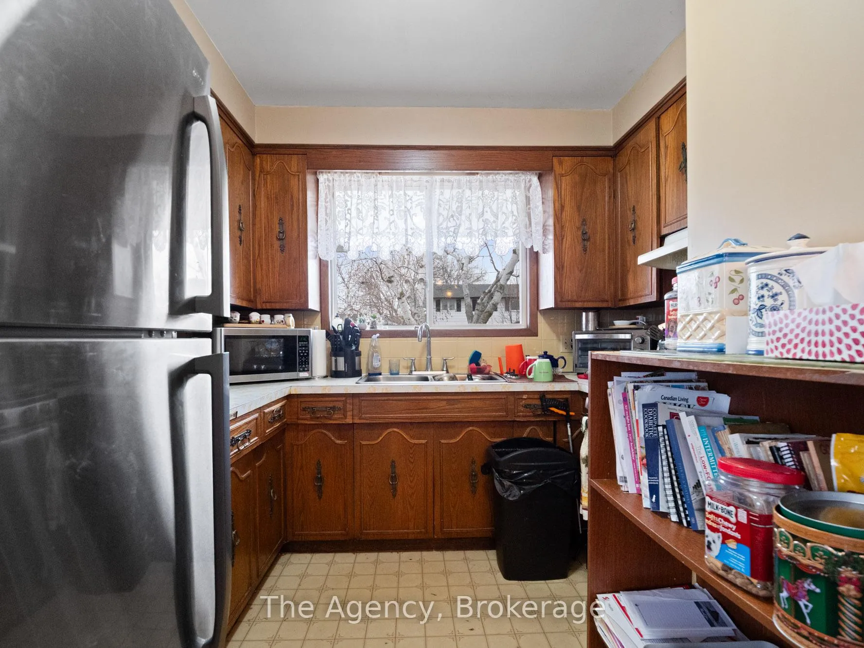 Photo 11 of 20 Brackencrest Road, St. Catharines, Secord Woods — HOMEH