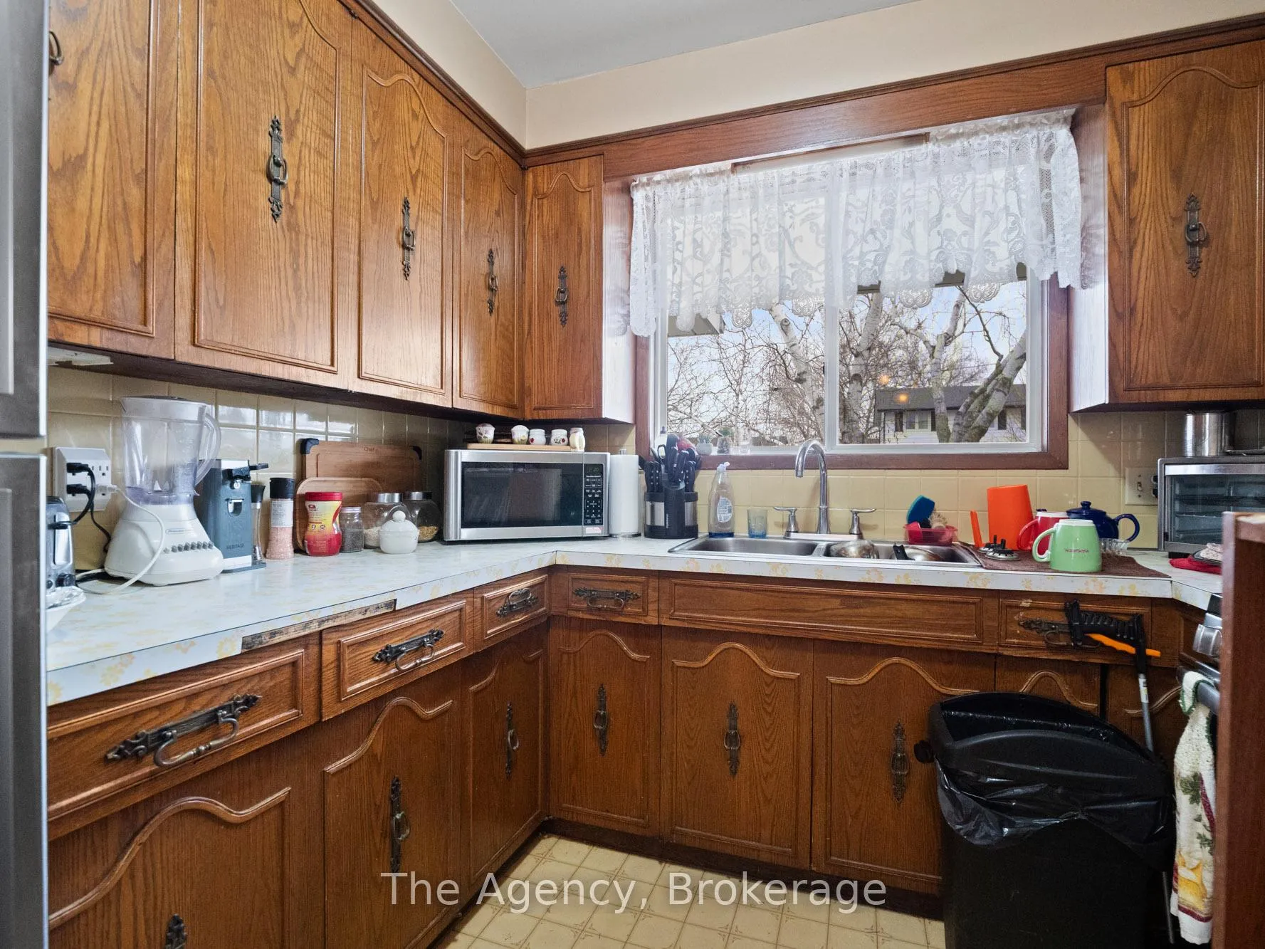 Photo 12 of 20 Brackencrest Road, St. Catharines, Secord Woods — HOMEH