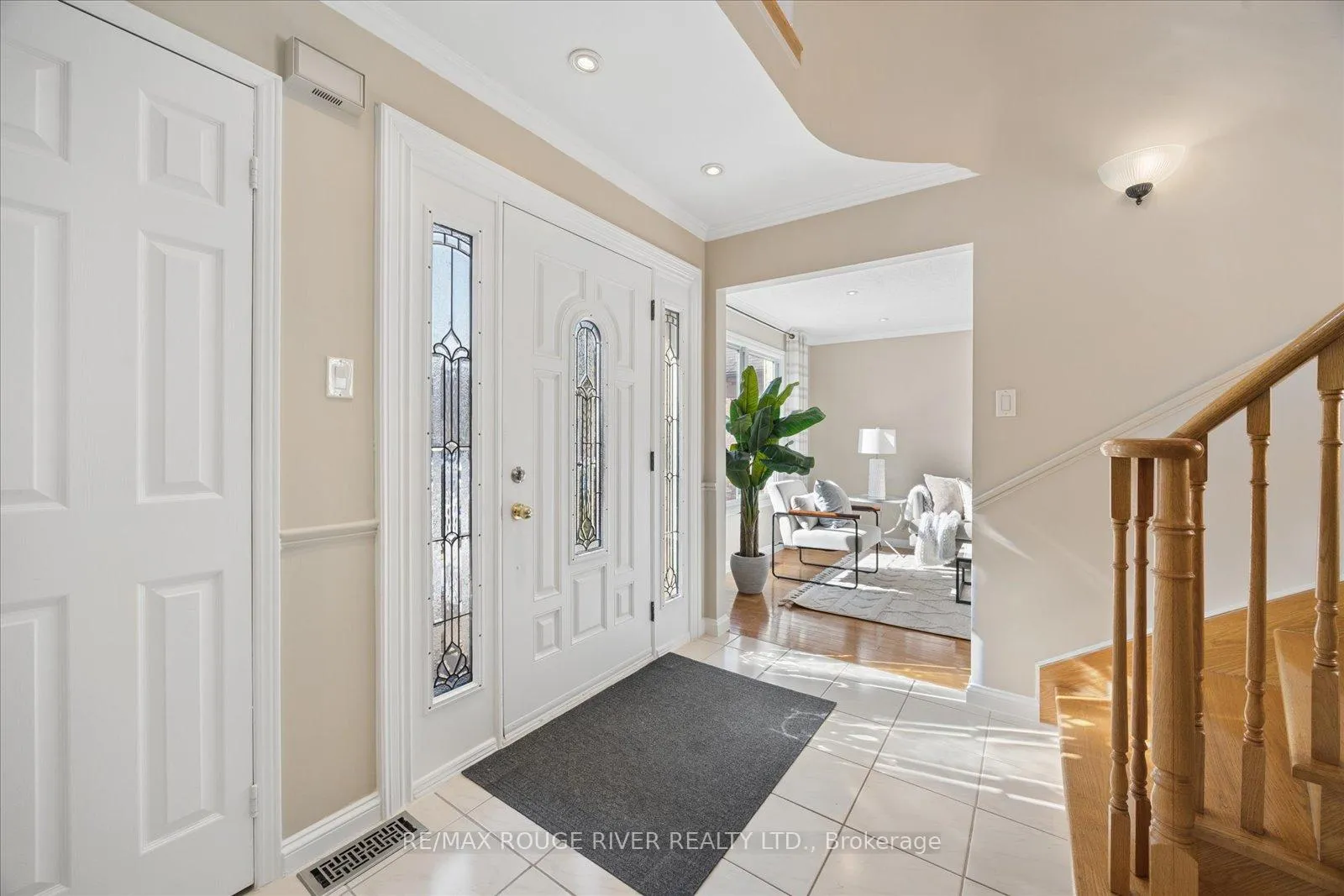 Photo 2 of 598 Maitland Drive, Pickering, Rosebank — HOMEH