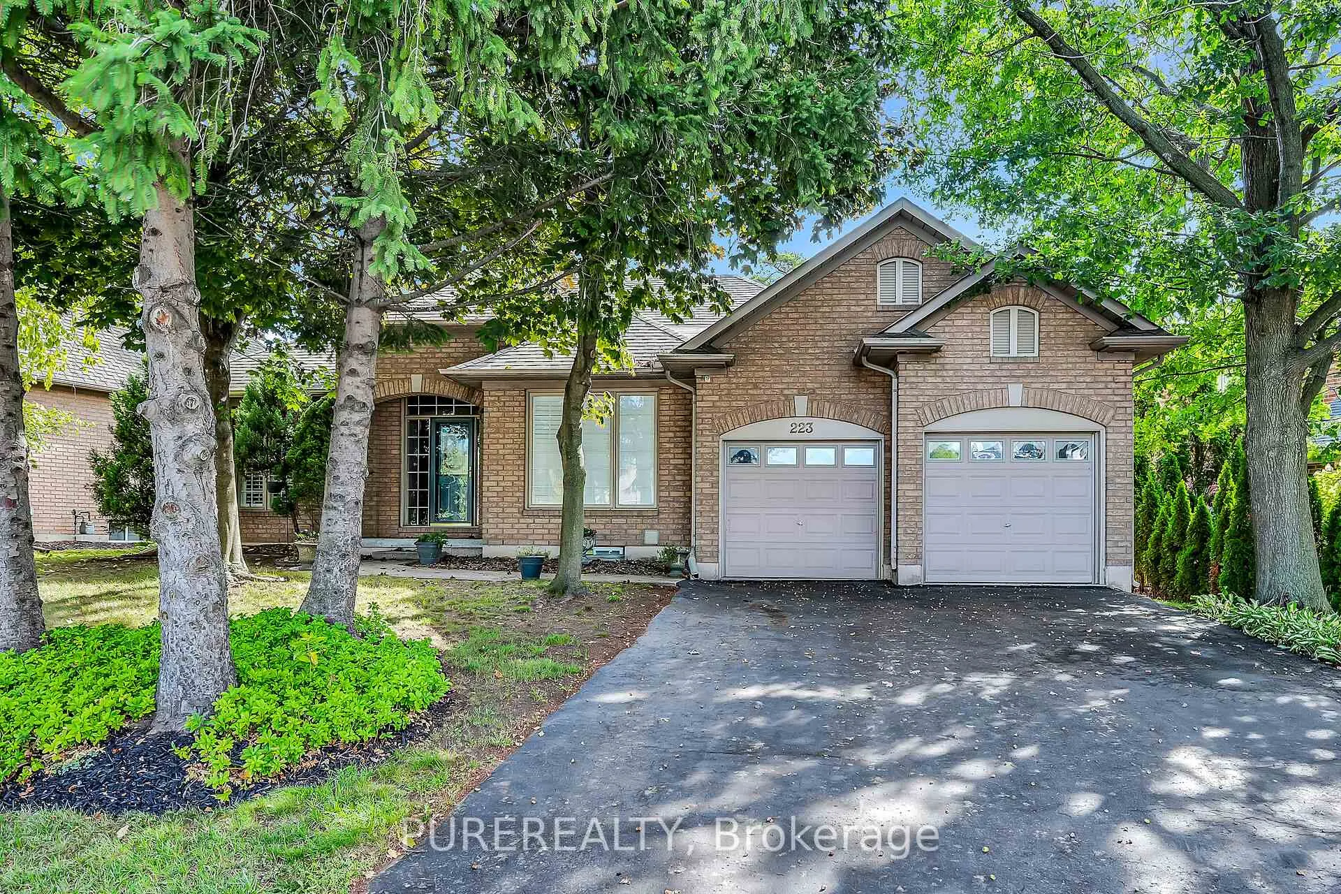 Photo 1 of 223 Greenbriar Road, Hamilton, Meadowlands — HOMEH