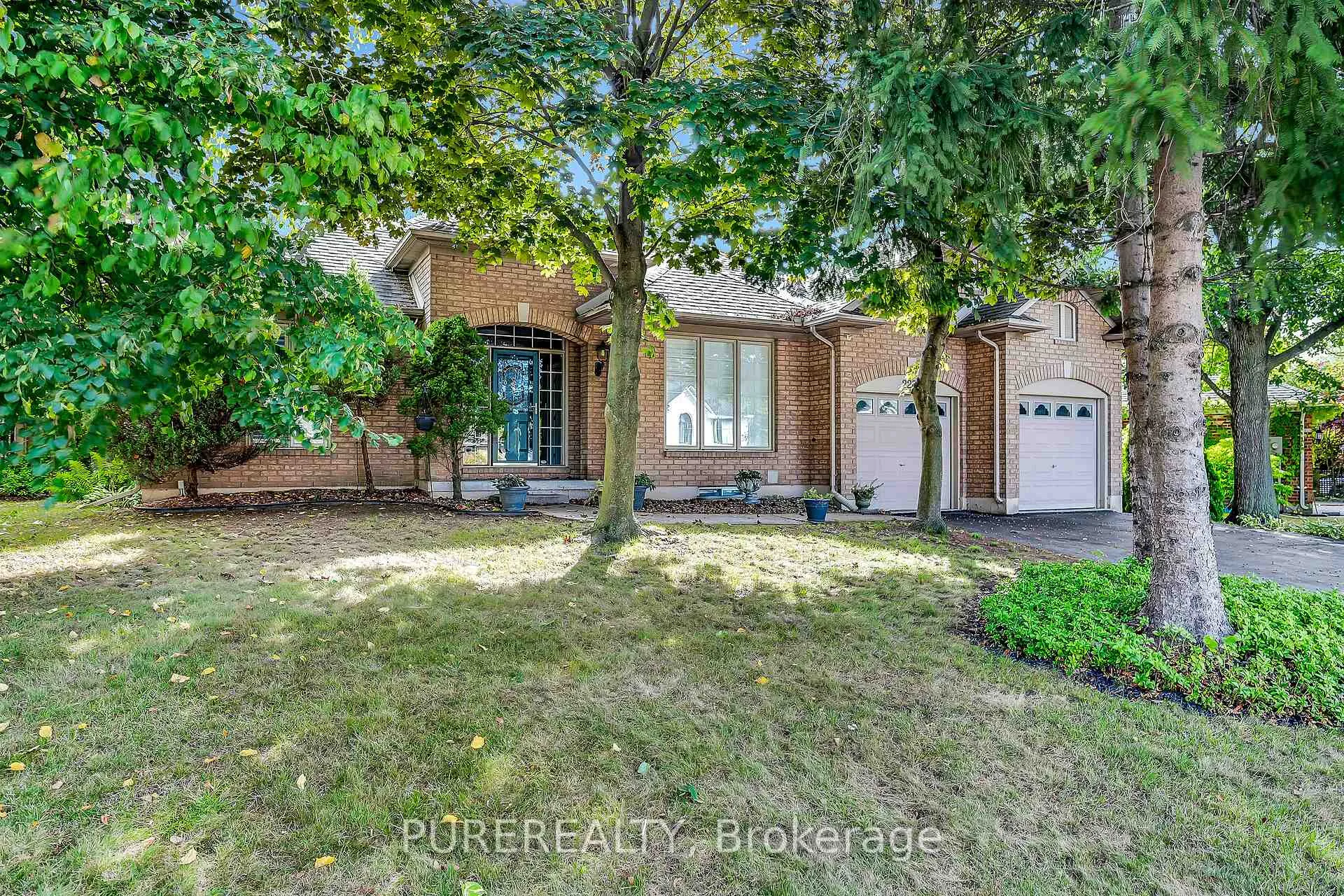 Photo 2 of 223 Greenbriar Road, Hamilton, Meadowlands — HOMEH