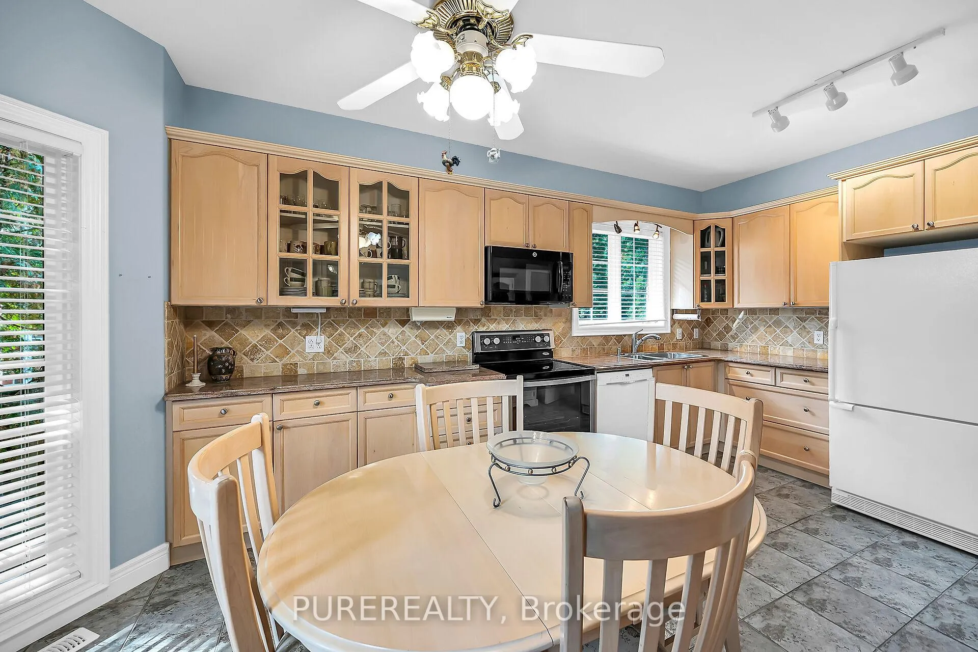 Photo 7 of 223 Greenbriar Road, Hamilton, Meadowlands — HOMEH