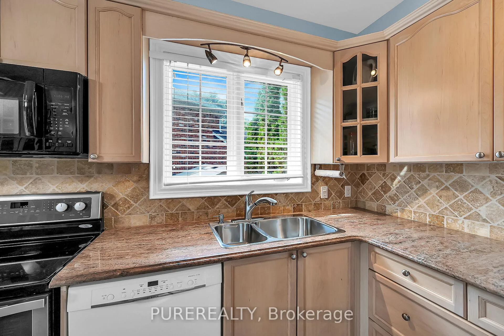 Photo 8 of 223 Greenbriar Road, Hamilton, Meadowlands — HOMEH