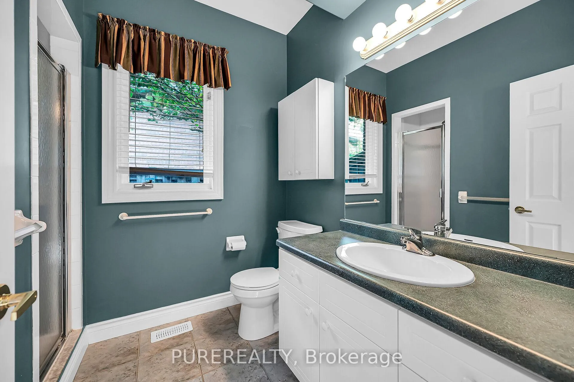 Photo 13 of 223 Greenbriar Road, Hamilton, Meadowlands — HOMEH