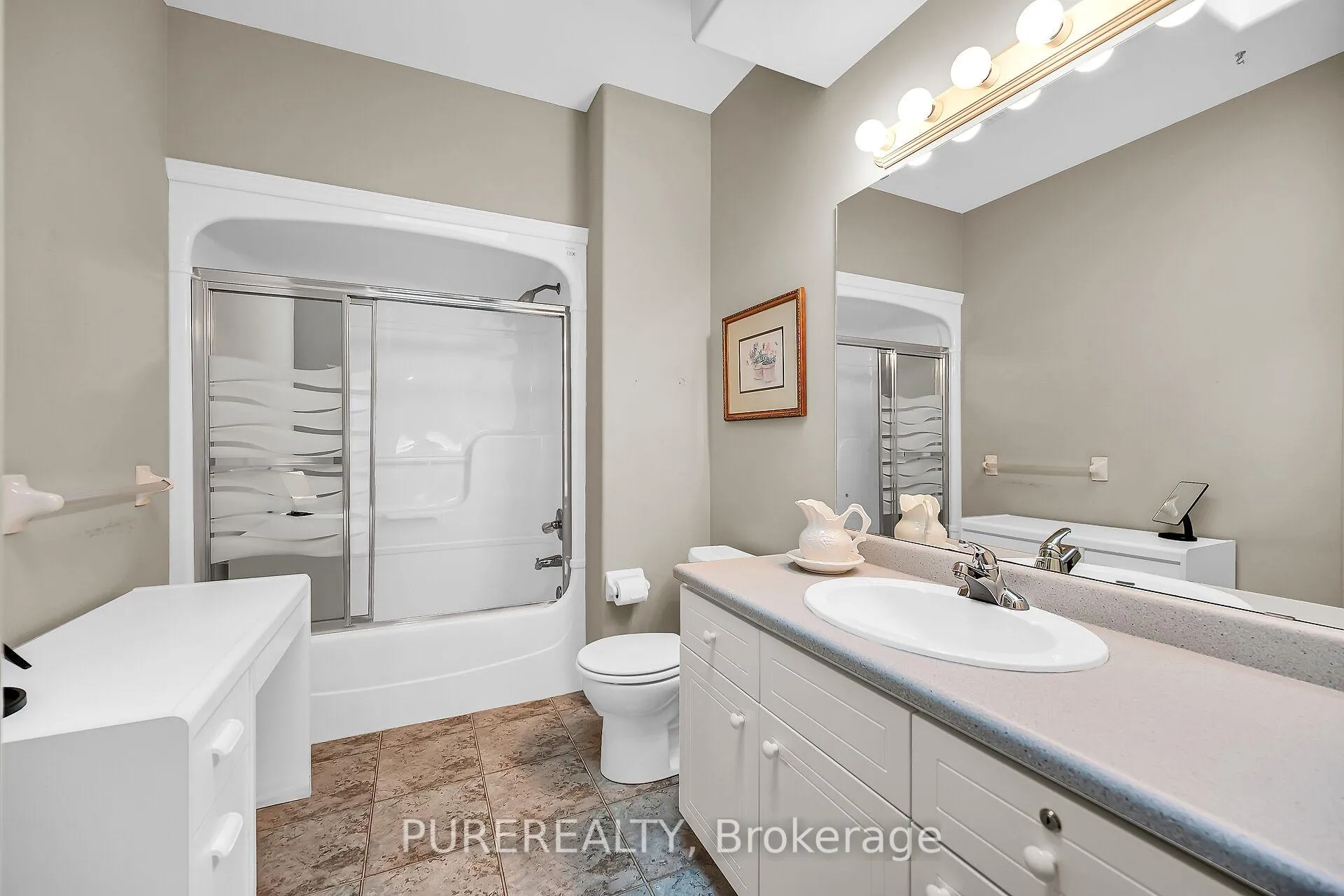 Photo 15 of 223 Greenbriar Road, Hamilton, Meadowlands — HOMEH