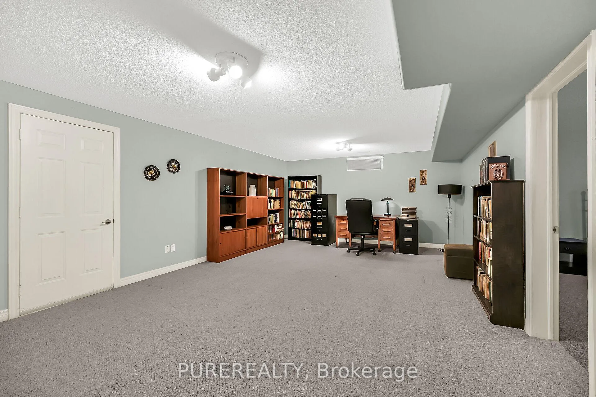Photo 19 of 223 Greenbriar Road, Hamilton, Meadowlands — HOMEH