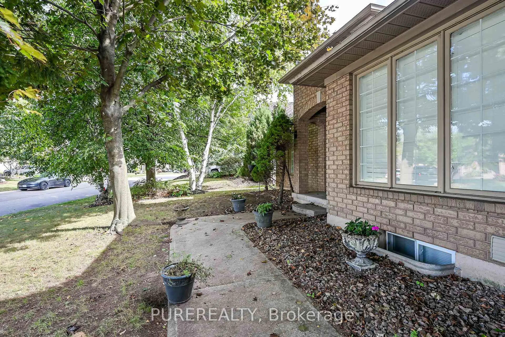 Photo 24 of 223 Greenbriar Road, Hamilton, Meadowlands — HOMEH