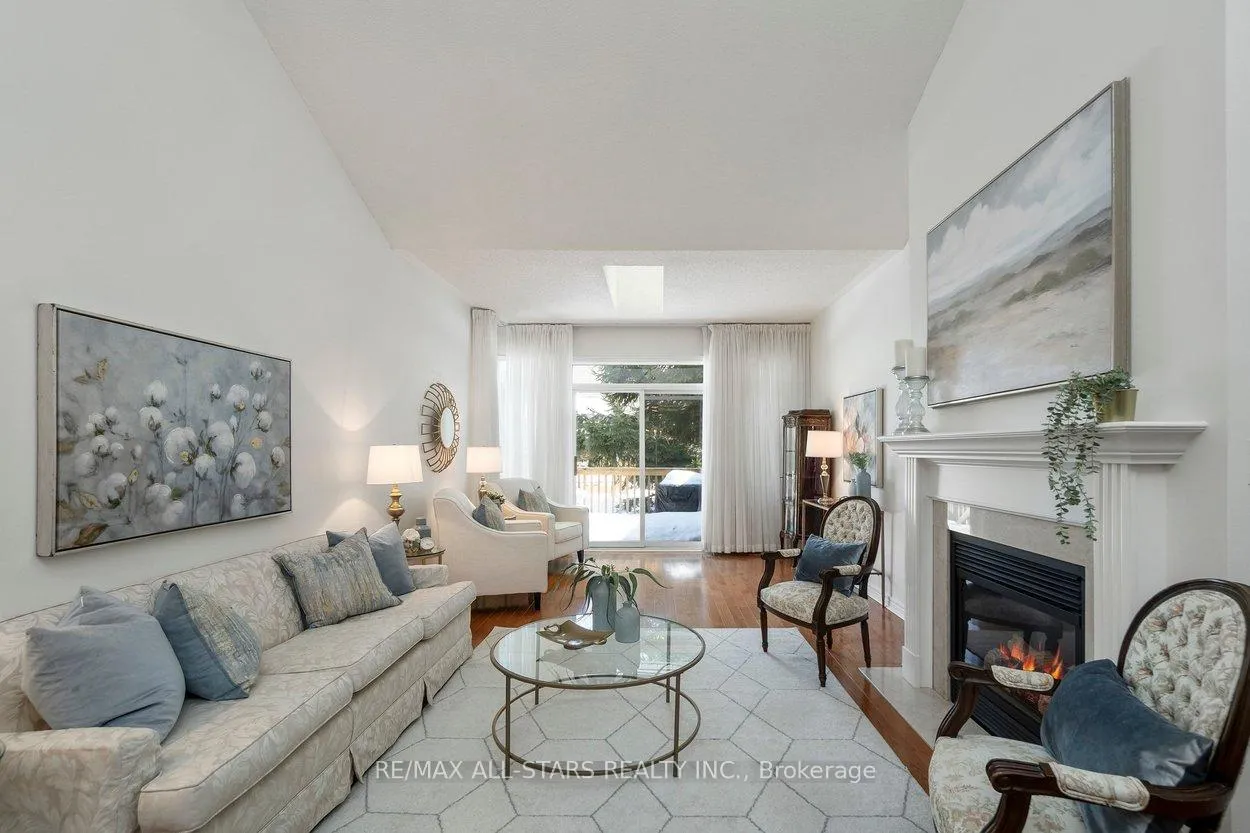 Photo 2 of 21 Wave Hill Way, Markham, Greensborough — HOMEH