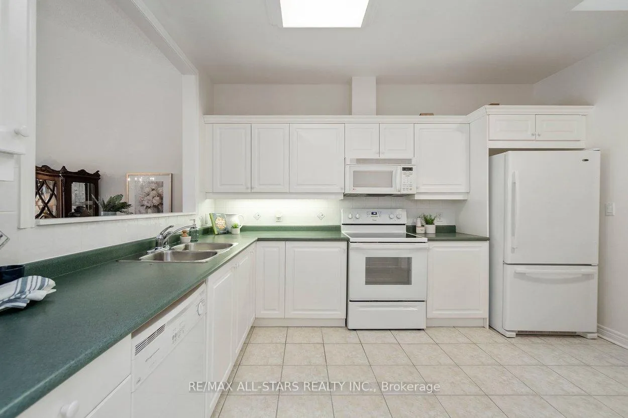 Photo 11 of 21 Wave Hill Way, Markham, Greensborough — HOMEH