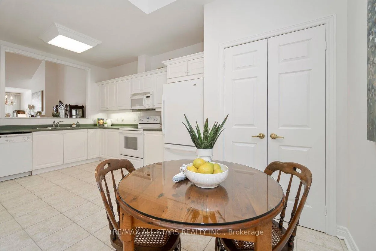 Photo 14 of 21 Wave Hill Way, Markham, Greensborough — HOMEH