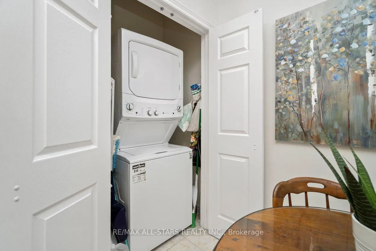 Photo 17 of 21 Wave Hill Way, Markham, Greensborough — HOMEH