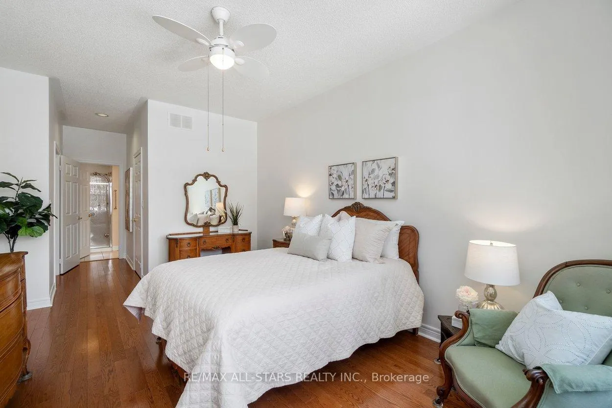 Photo 19 of 21 Wave Hill Way, Markham, Greensborough — HOMEH