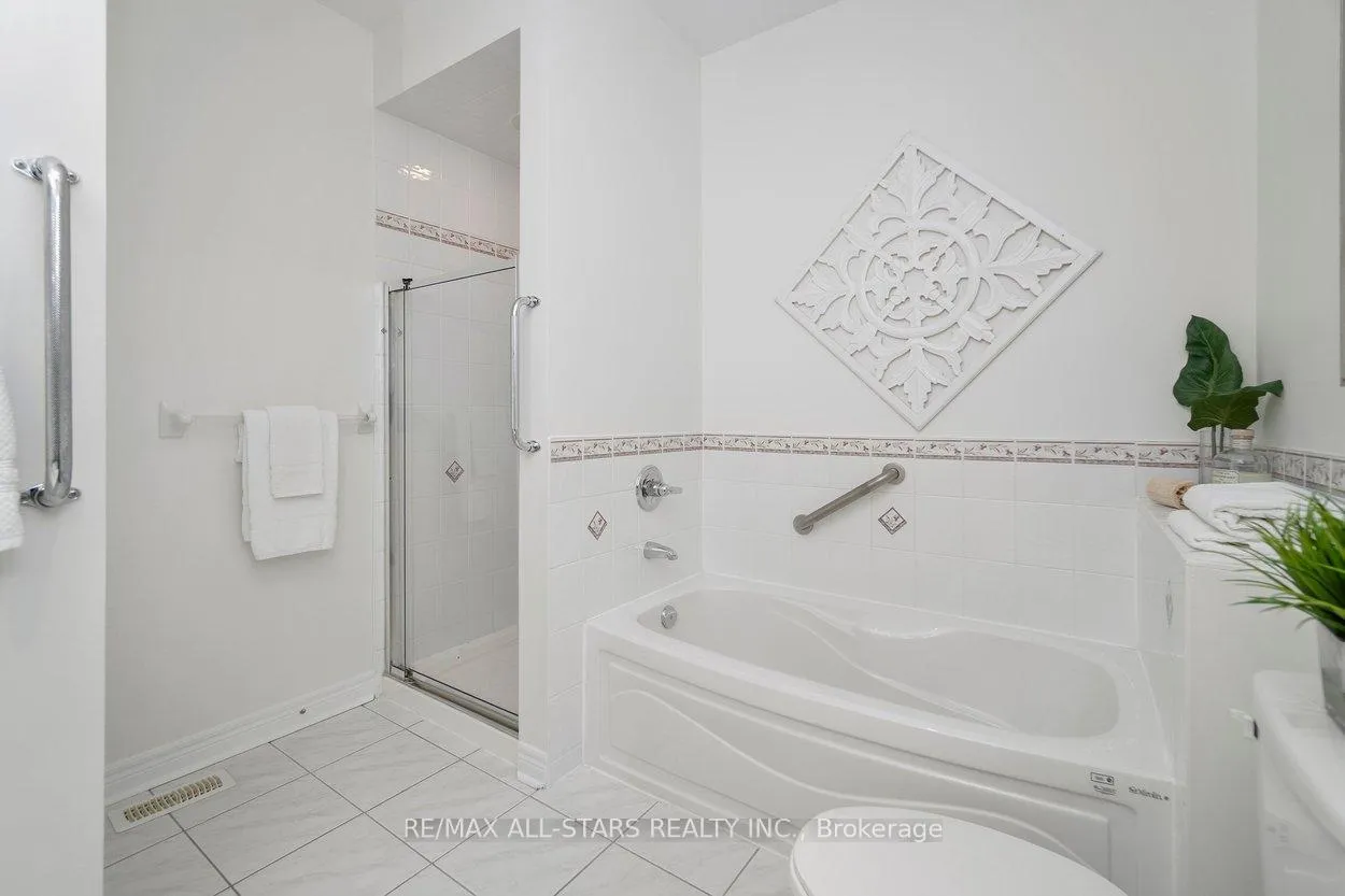 Photo 21 of 21 Wave Hill Way, Markham, Greensborough — HOMEH