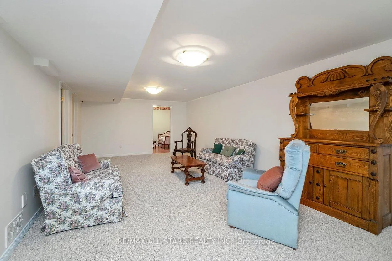 Photo 24 of 21 Wave Hill Way, Markham, Greensborough — HOMEH