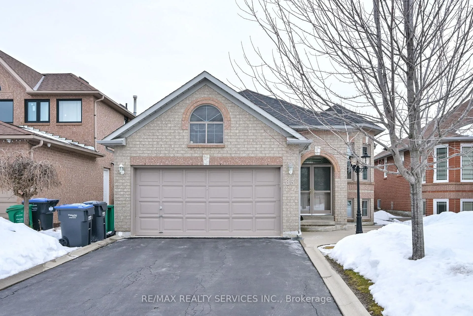 Photo 2 of 83 Summerfield Crescent, Brampton, Brampton West — HOMEH