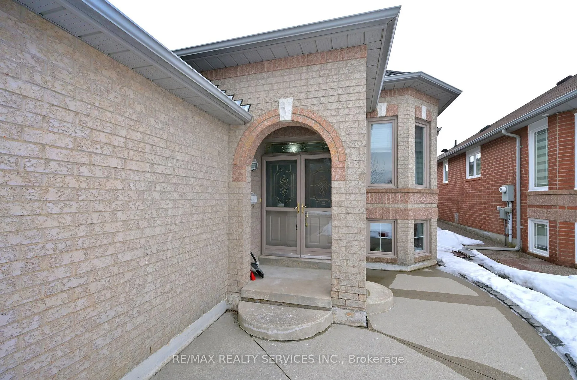 Photo 3 of 83 Summerfield Crescent, Brampton, Brampton West — HOMEH