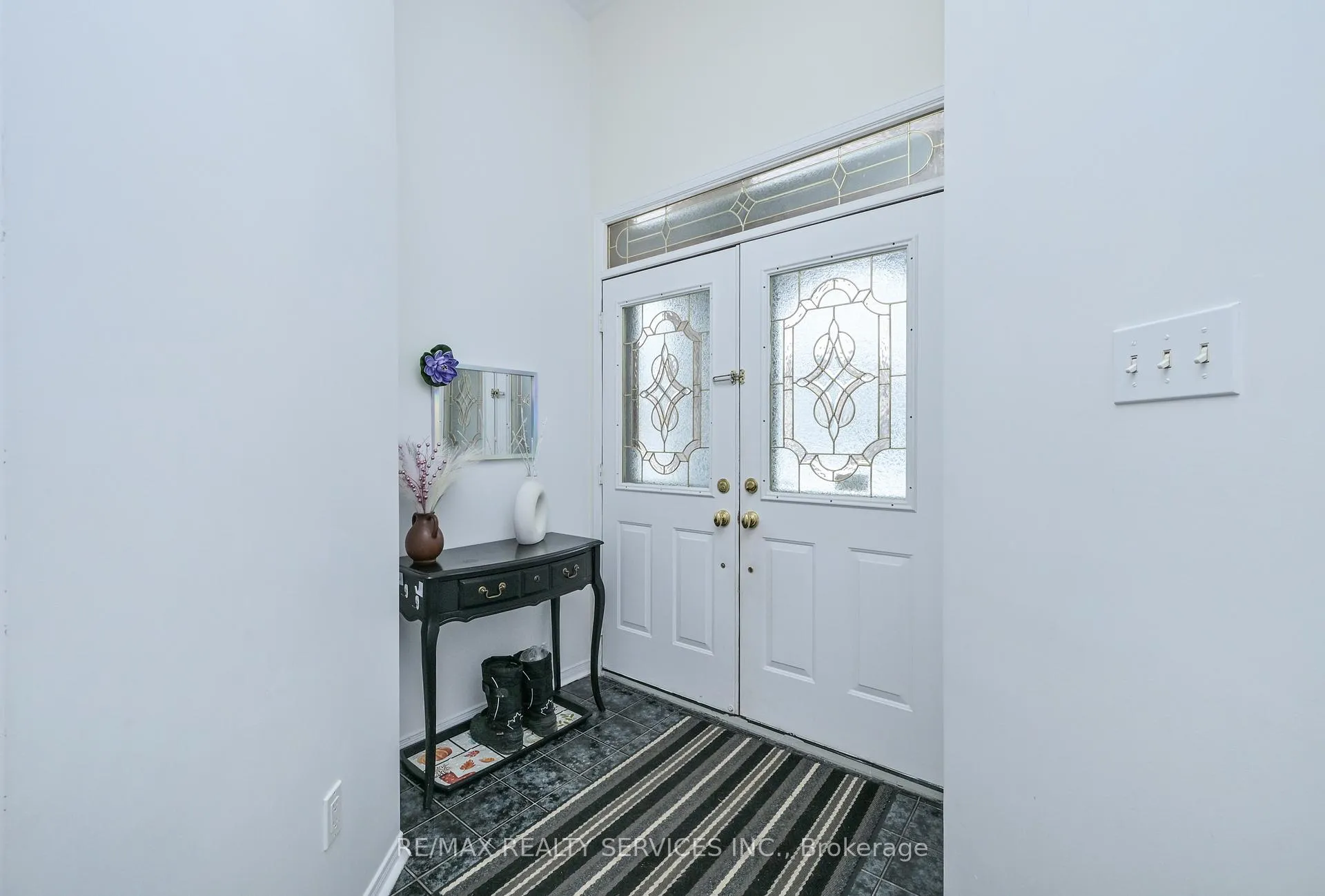 Photo 4 of 83 Summerfield Crescent, Brampton, Brampton West — HOMEH