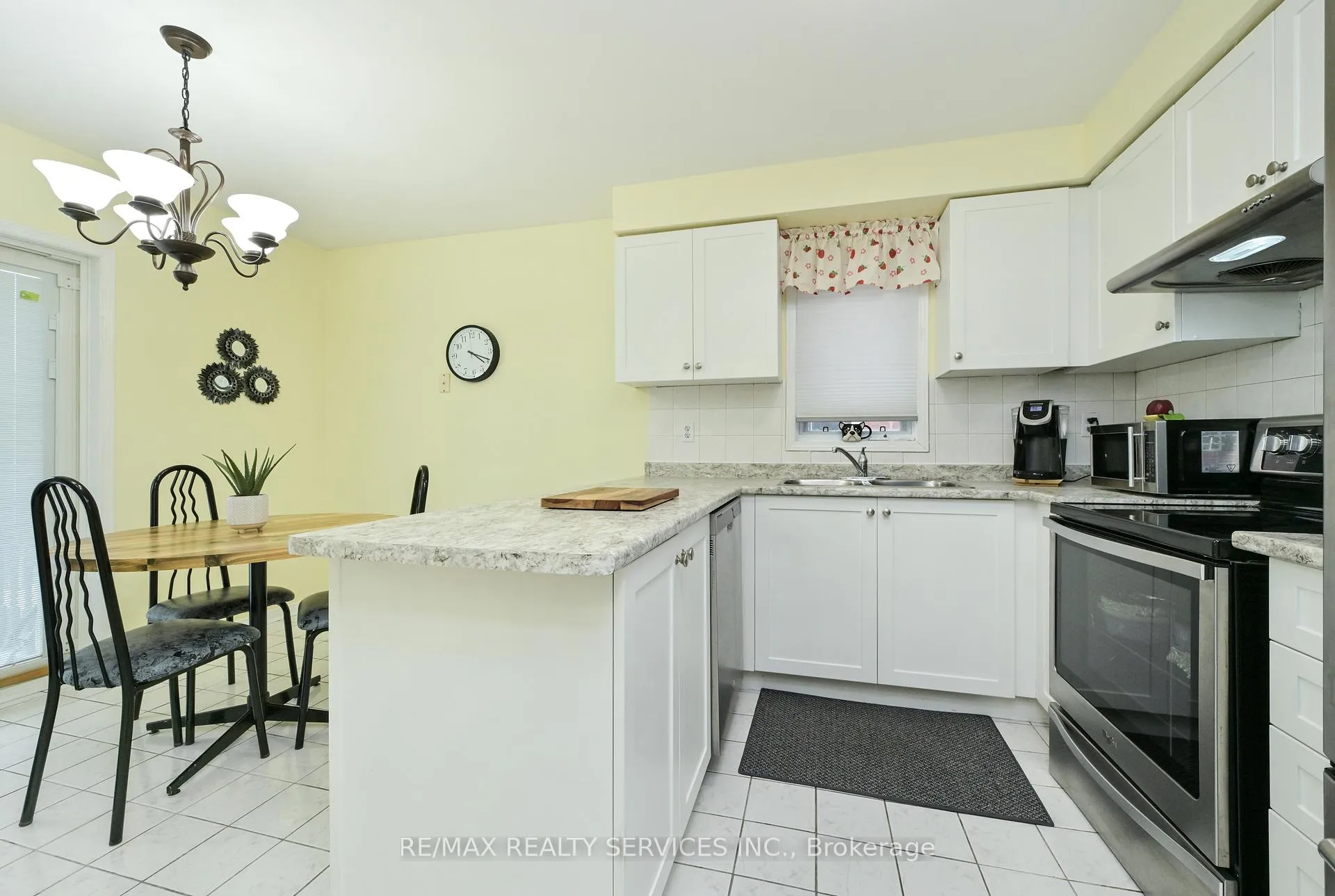 Photo 5 of 83 Summerfield Crescent, Brampton, Brampton West — HOMEH