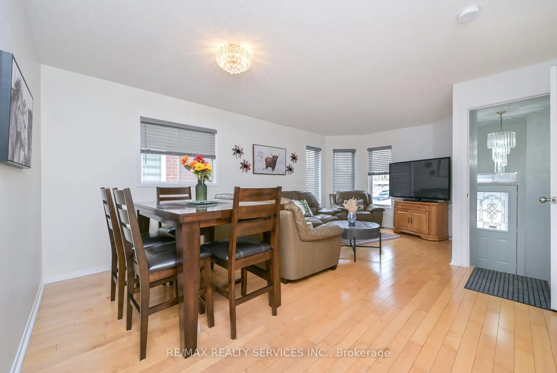 Photo 8 of 83 Summerfield Crescent, Brampton, Brampton West — HOMEH
