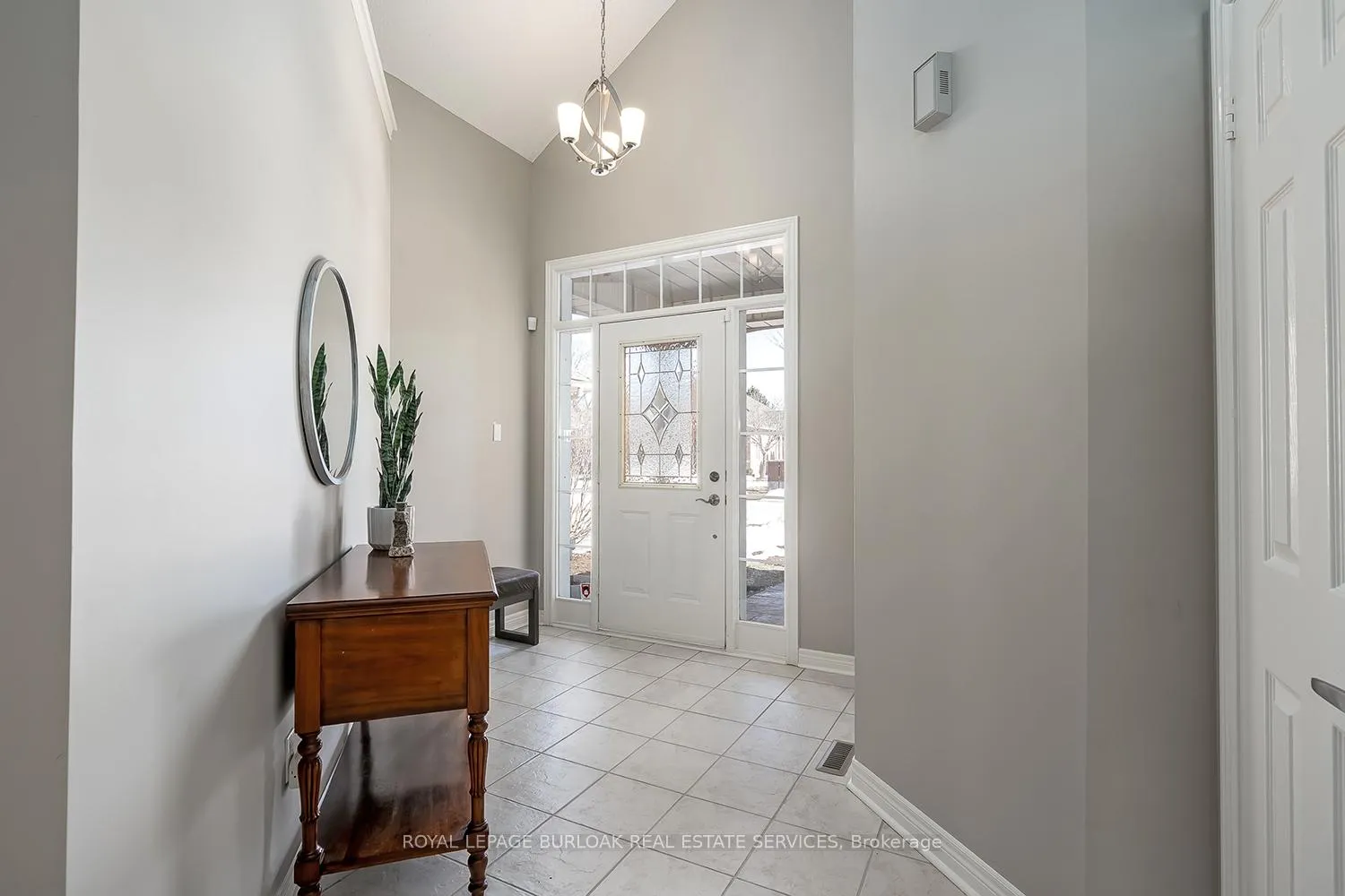 Photo 2 of 4138 Stonebridge Crescent, Burlington, Rose — HOMEH
