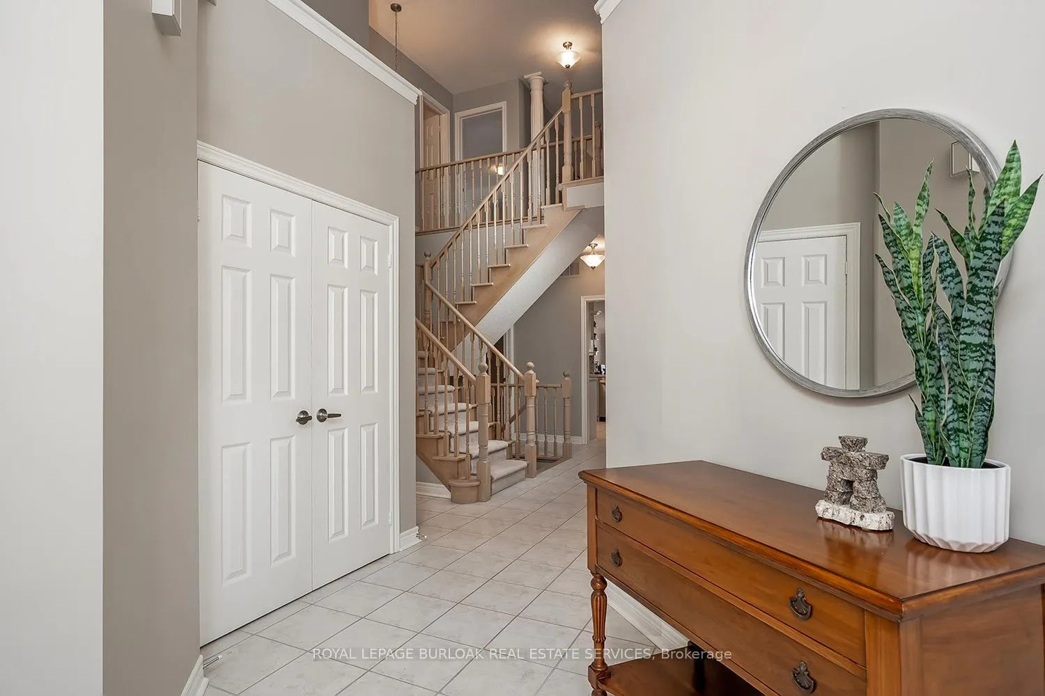 Photo 3 of 4138 Stonebridge Crescent, Burlington, Rose — HOMEH