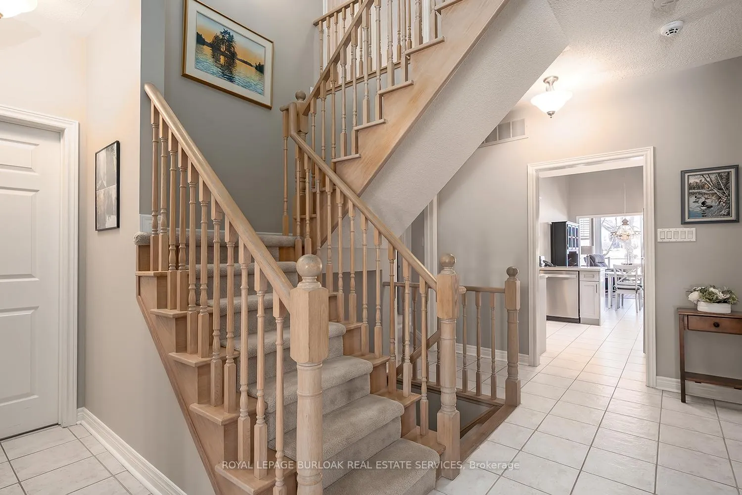 Photo 4 of 4138 Stonebridge Crescent, Burlington, Rose — HOMEH