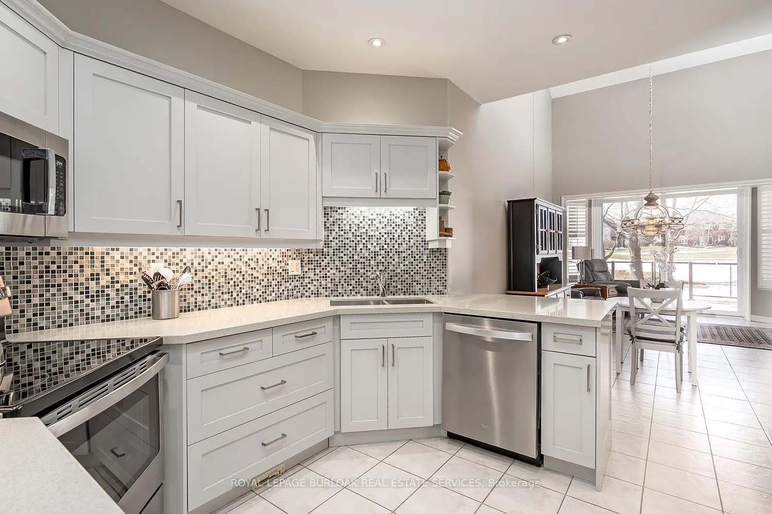 Photo 17 of 4138 Stonebridge Crescent, Burlington, Rose — HOMEH
