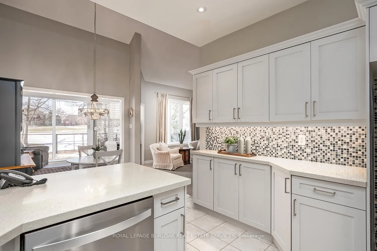 Photo 18 of 4138 Stonebridge Crescent, Burlington, Rose — HOMEH