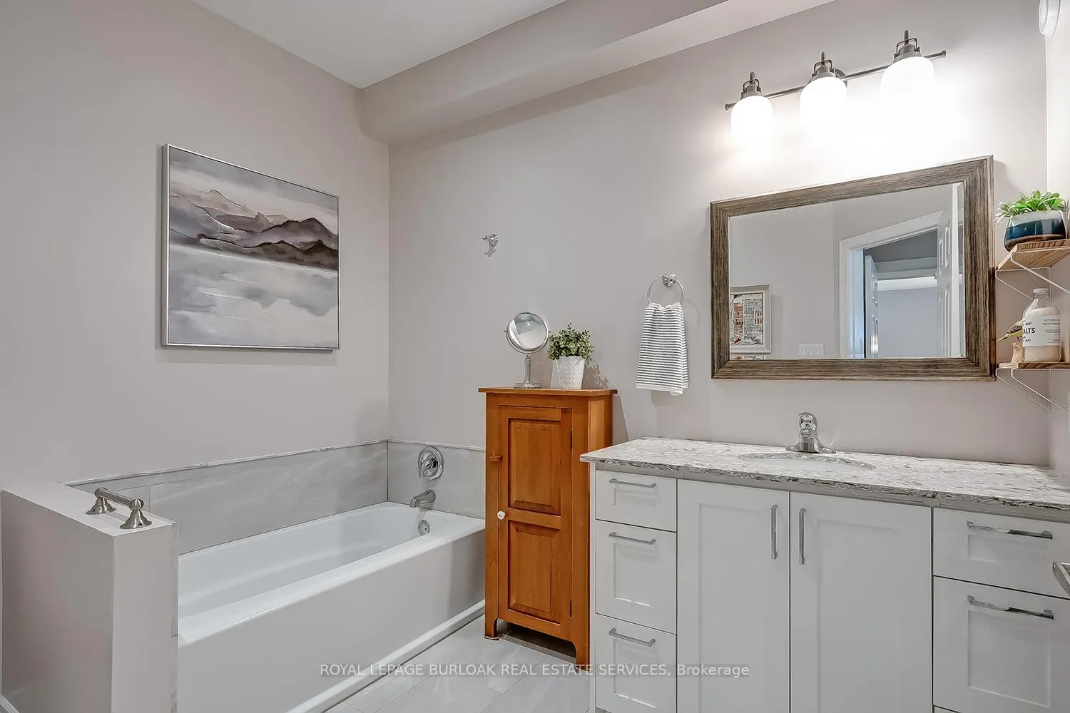 Photo 23 of 4138 Stonebridge Crescent, Burlington, Rose — HOMEH