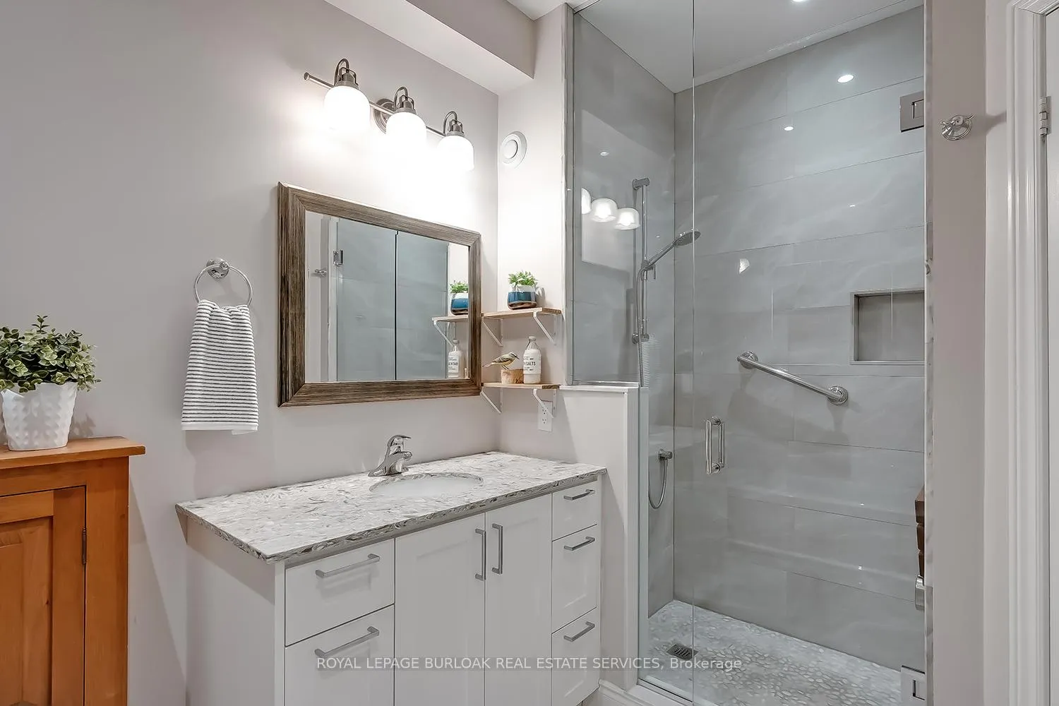 Photo 24 of 4138 Stonebridge Crescent, Burlington, Rose — HOMEH