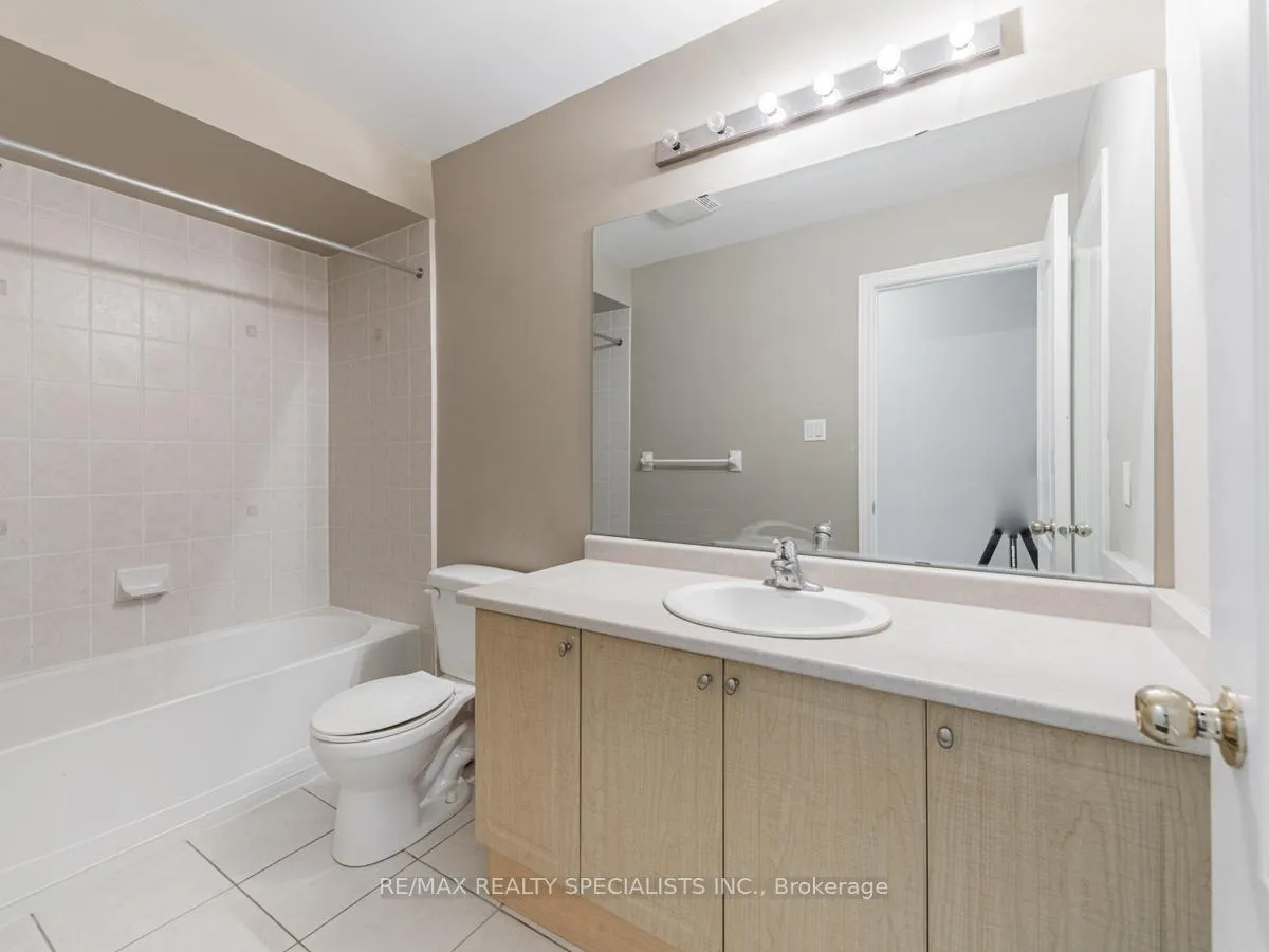 Photo 23 of Unit Upper, 69 Princess Diana Drive, Markham, Cathedraltown — HOMEH